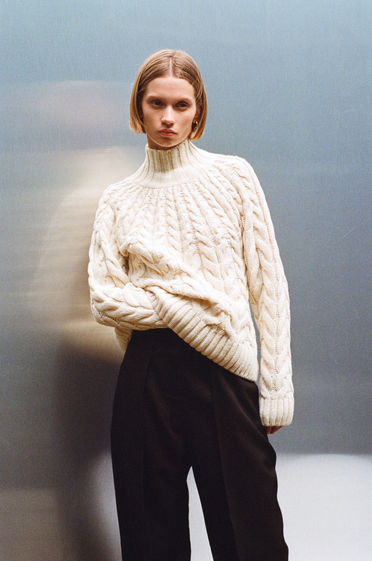 Produit Pull Méliné torsades écru confectionné par la marque Parisienne Tricots Jean Marc 1972.