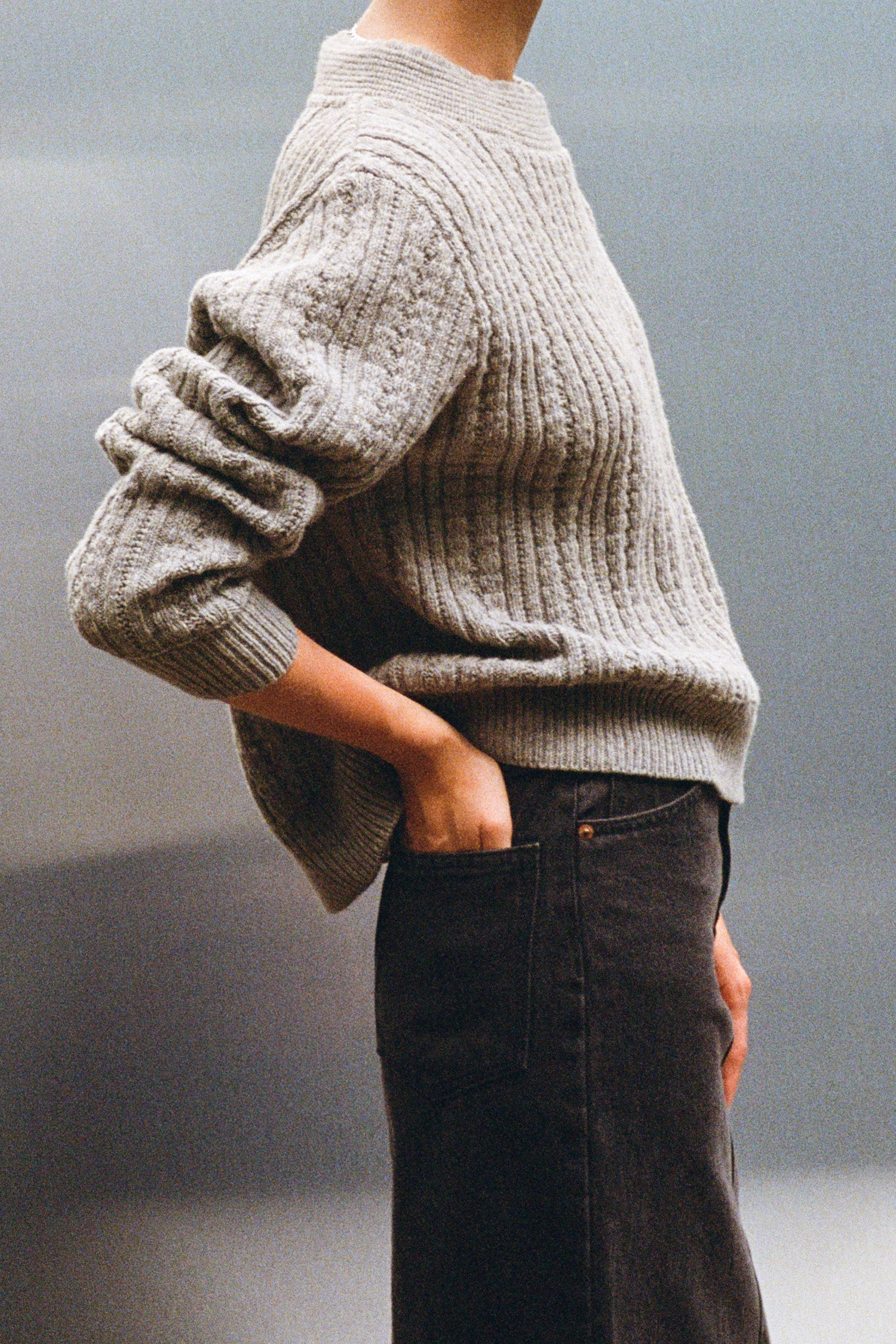 Produit Pull Méliné col rond gris chiné confectionné par la marque Parisienne Tricots Jean Marc 1972.