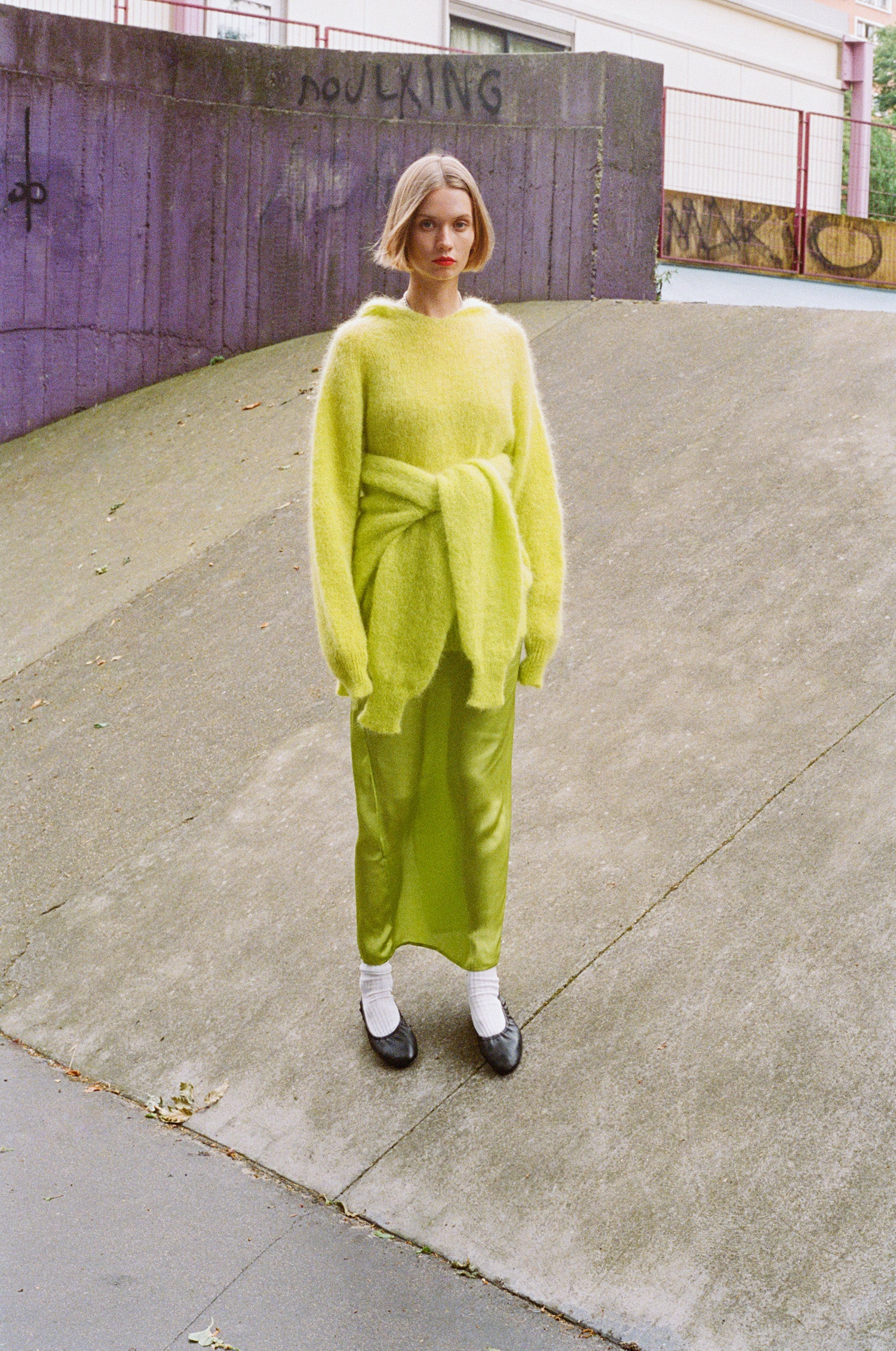 Produit Anouch capuche citron acide confectionné par la marque Parisienne Tricots Jean Marc 1972.