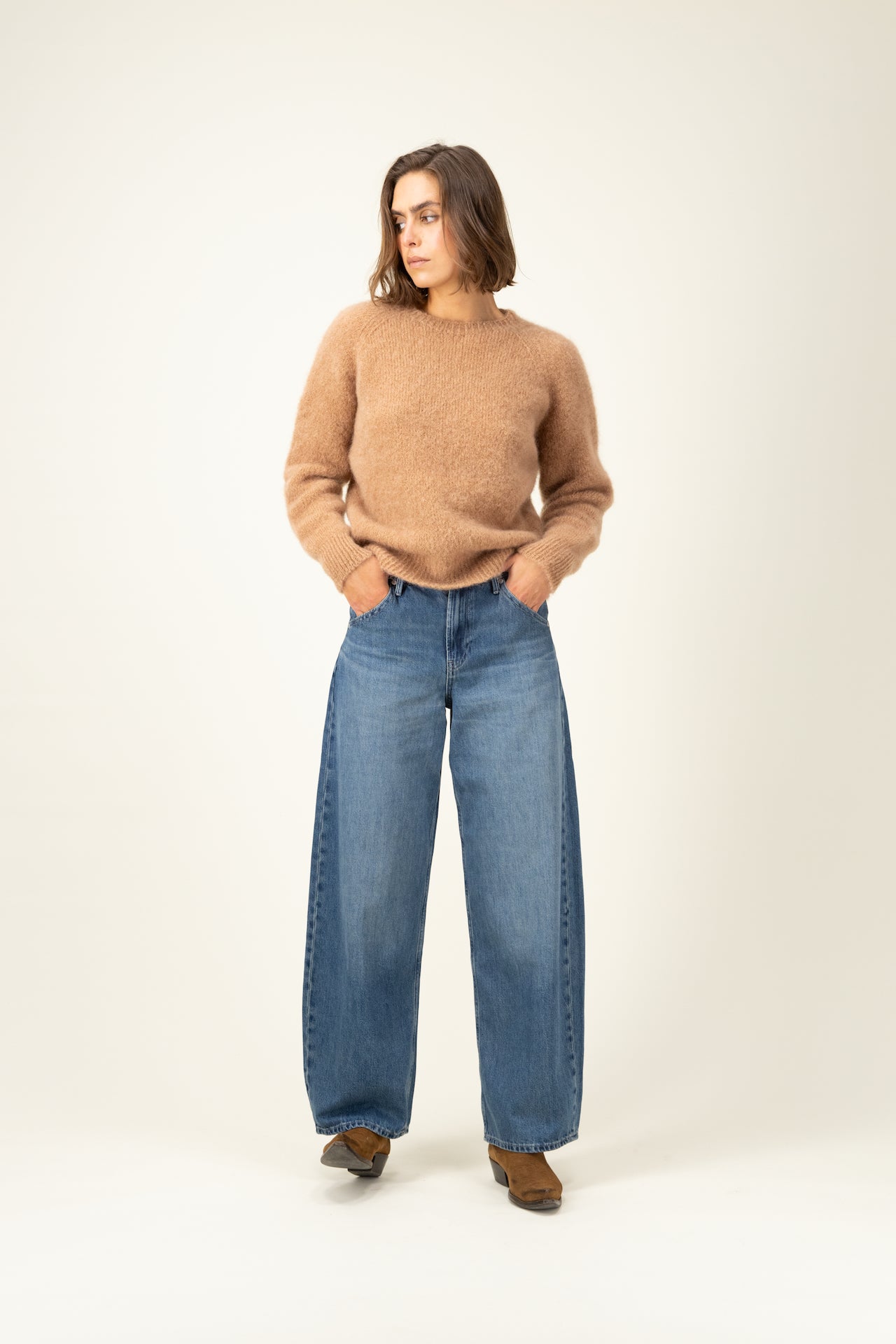 Produit Anouch col rond camel confectionné par la marque Parisienne Tricots Jean Marc 1972.