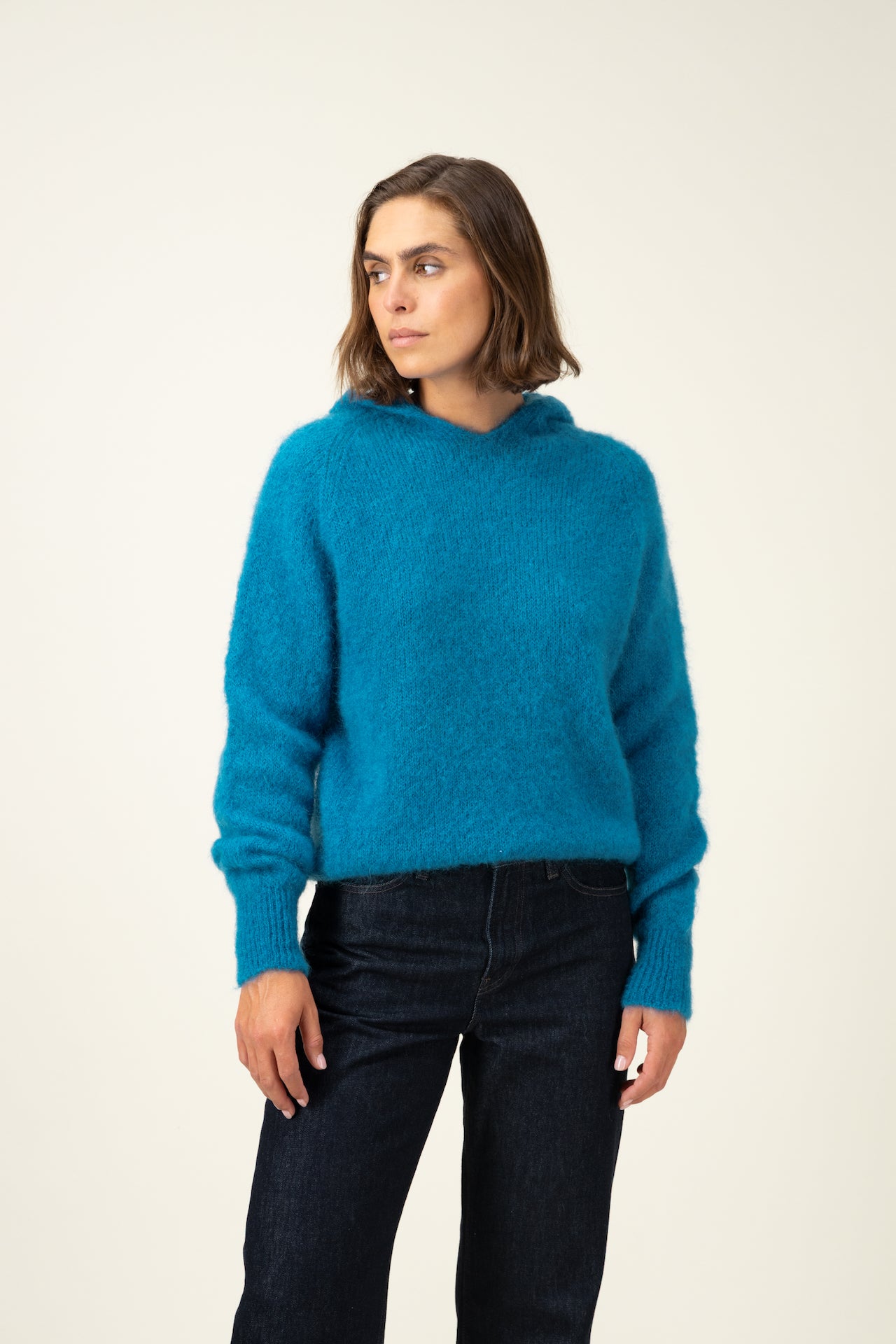 Produit Anouch capuche bleu canard confectionné par la marque Parisienne Tricots Jean Marc 1972.