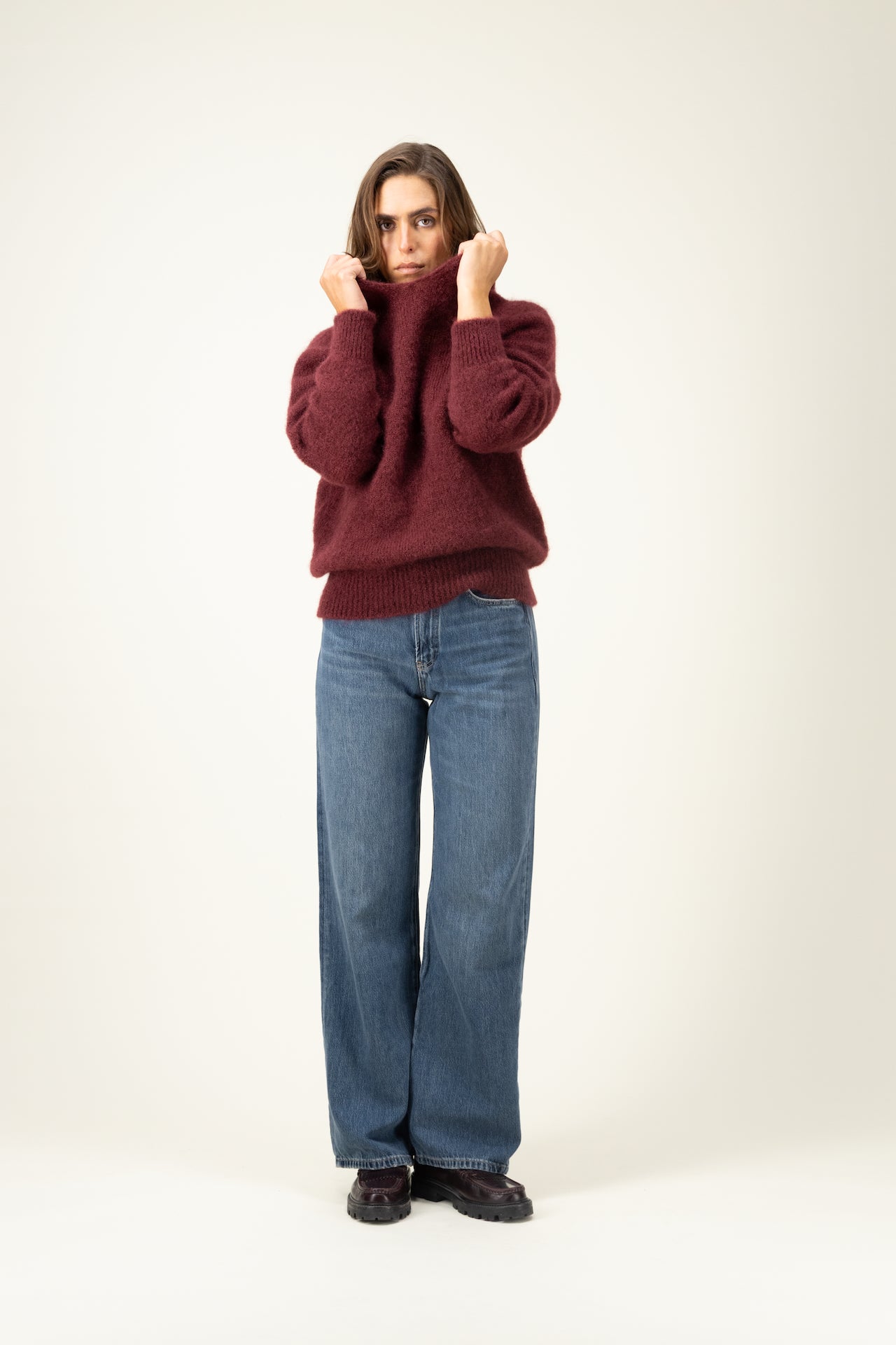 Produit Anouch capuche bordeaux confectionné par la marque Parisienne Tricots Jean Marc 1972.