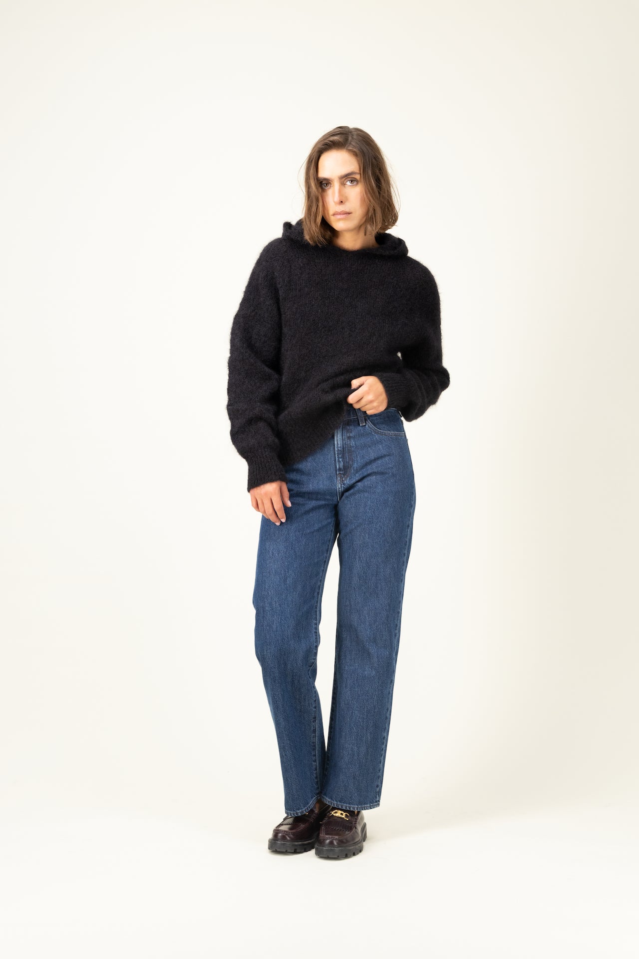 Produit Anouch capuche noir confectionné par la marque Parisienne Tricots Jean Marc 1972.