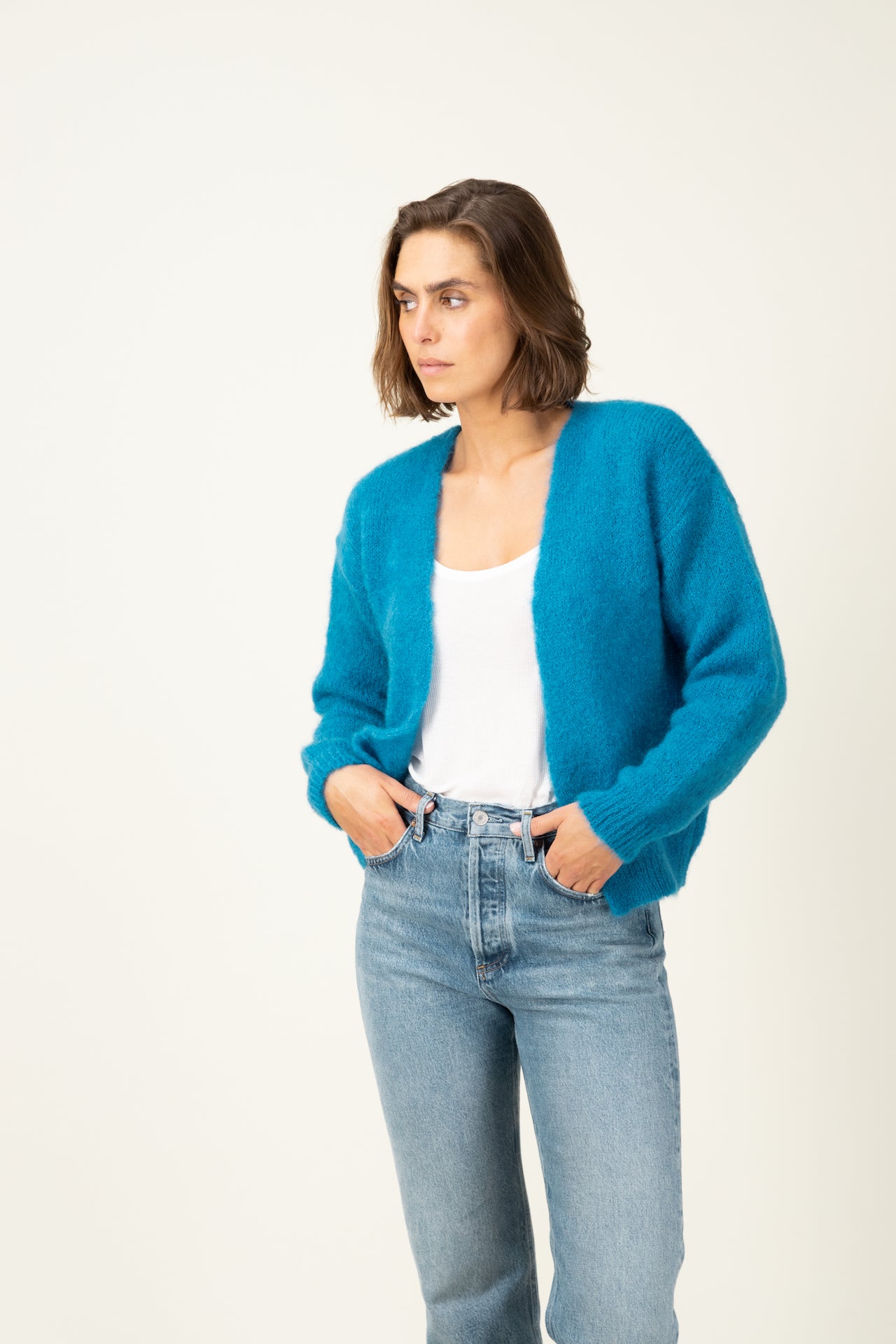 Produit Gilet Anouch bleu canard confectionné par la marque Parisienne Tricots Jean Marc 1972.