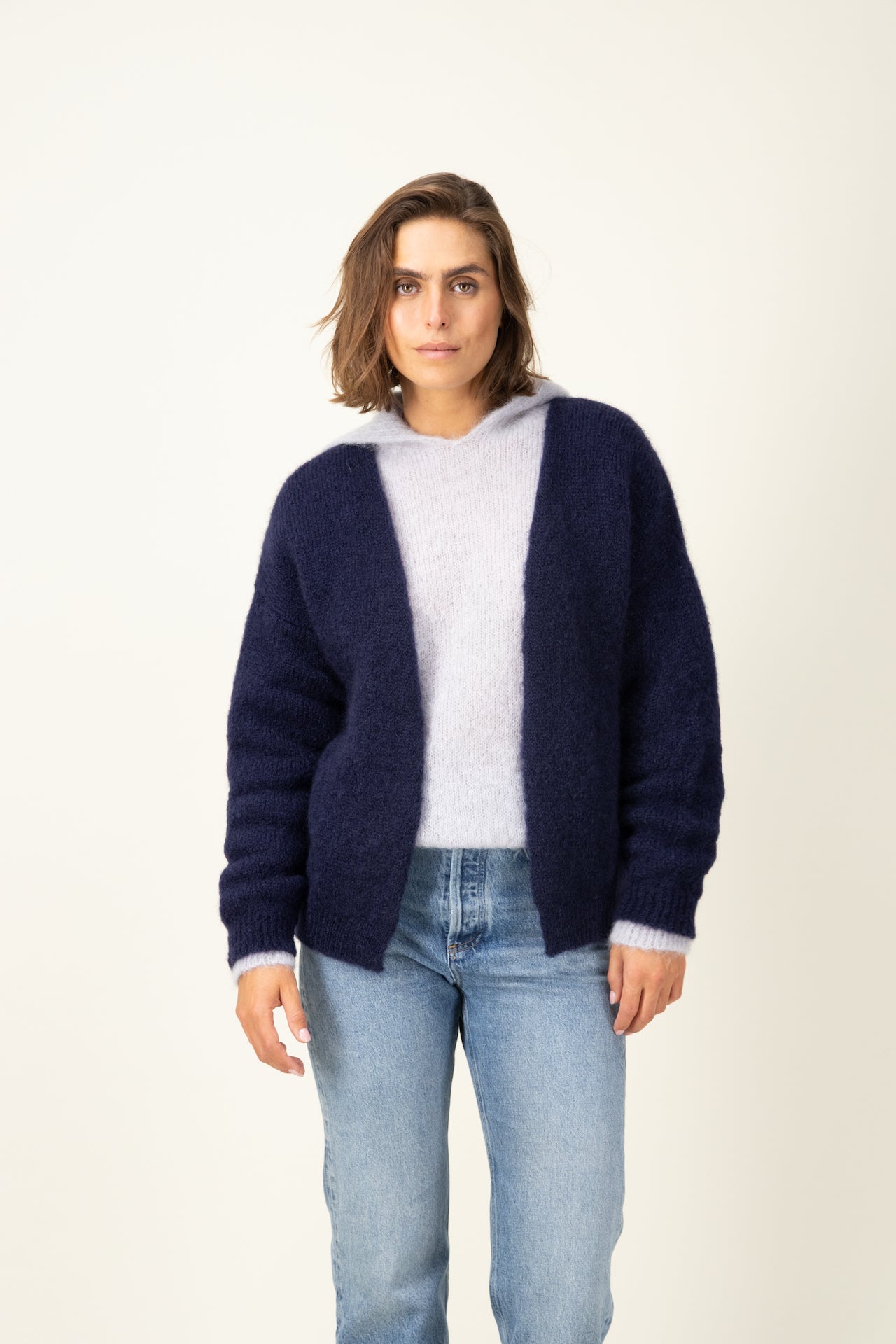 Produit Gilet Anouch marine confectionné par la marque Parisienne Tricots Jean Marc 1972.