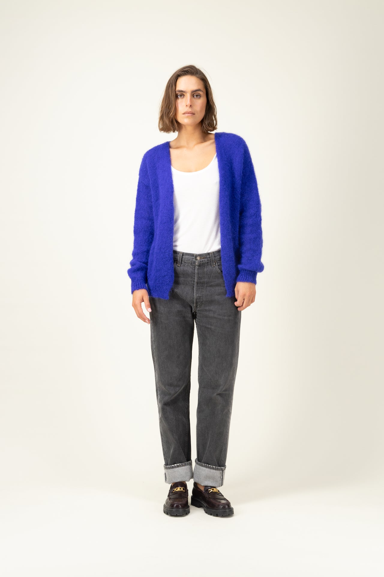 Produit Gilet Anouch bleu violet confectionné par la marque Parisienne Tricots Jean Marc 1972.