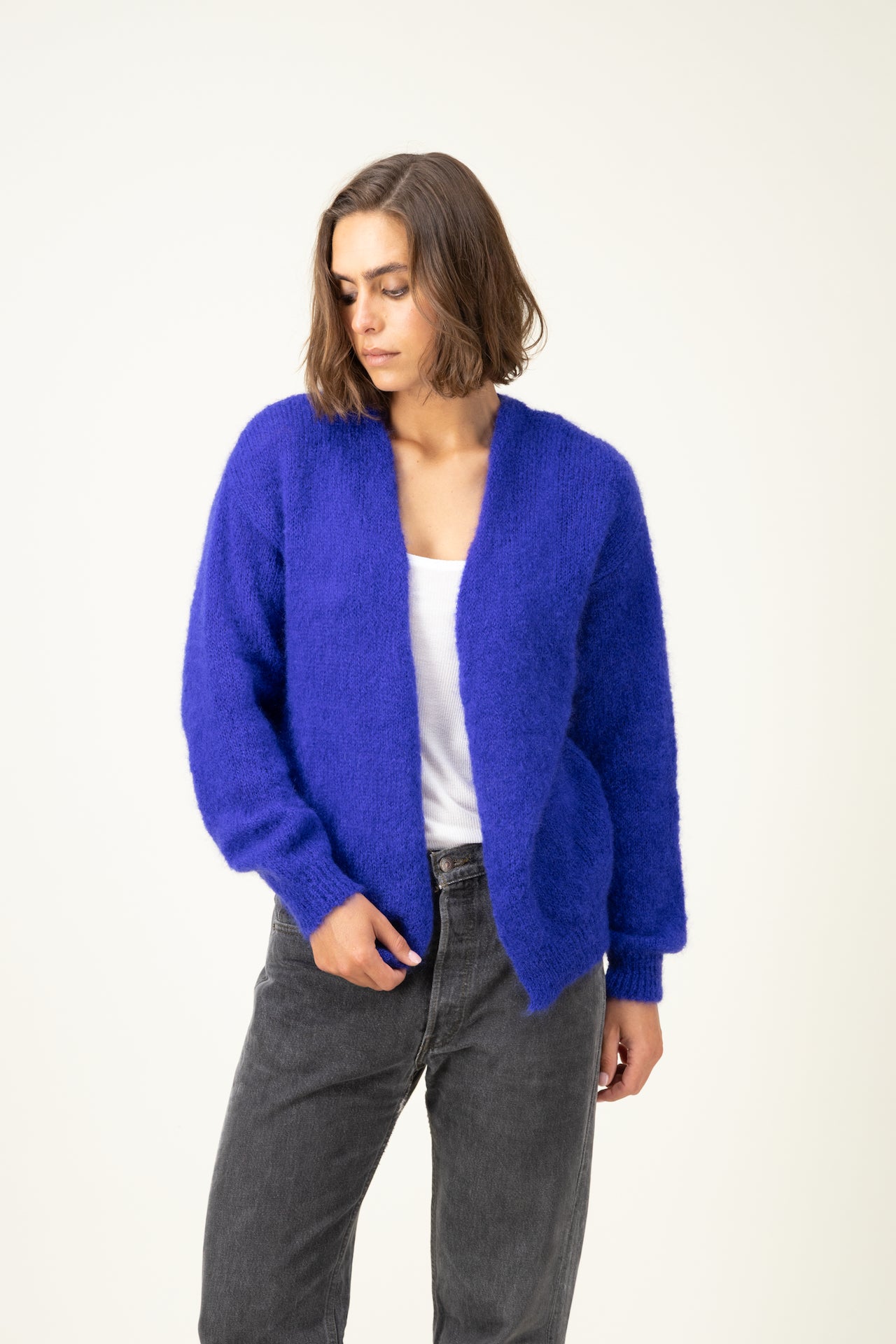 Produit Gilet Anouch bleu violet confectionné par la marque Parisienne Tricots Jean Marc 1972.