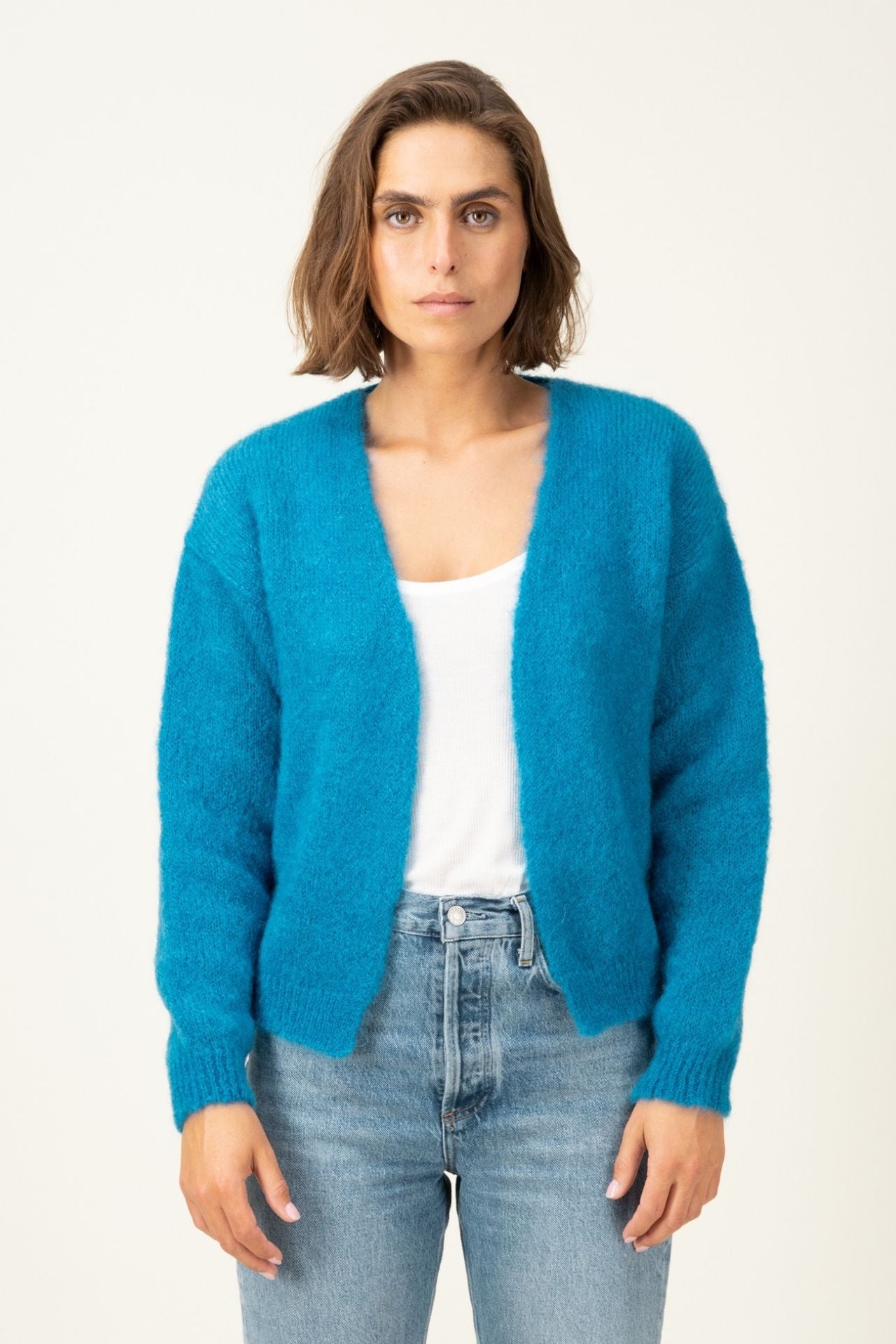 Produit Gilet Anouch Bleu canard confectionné par la marque Parisienne Tricots Jean Marc 1972.