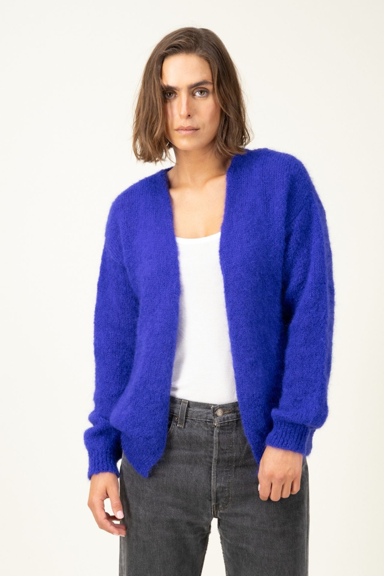 Produit Gilet Anouch Bleu violet confectionné par la marque Parisienne Tricots Jean Marc 1972.