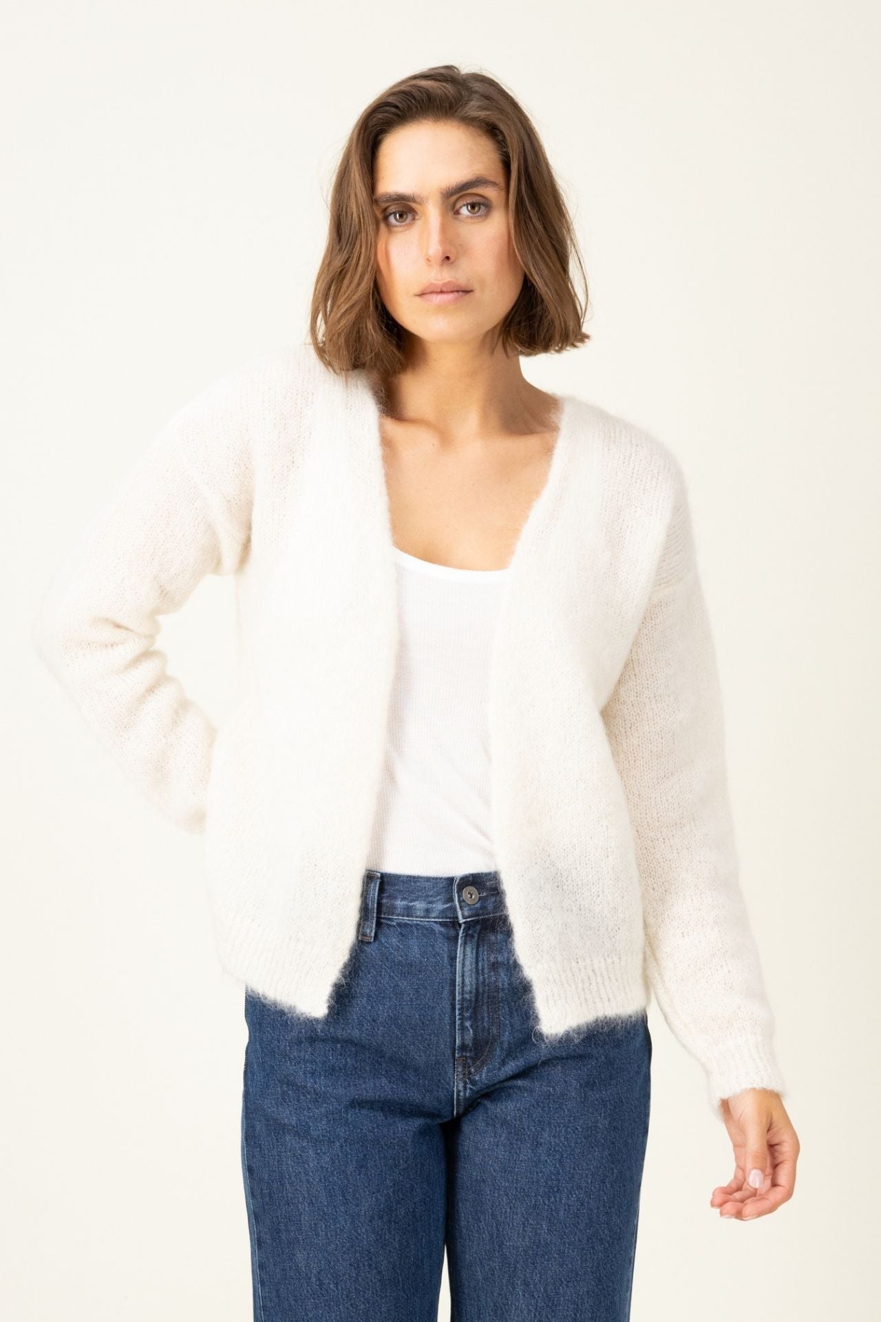 Produit Gilet Anouch Écru confectionné par la marque Parisienne Tricots Jean Marc 1972.