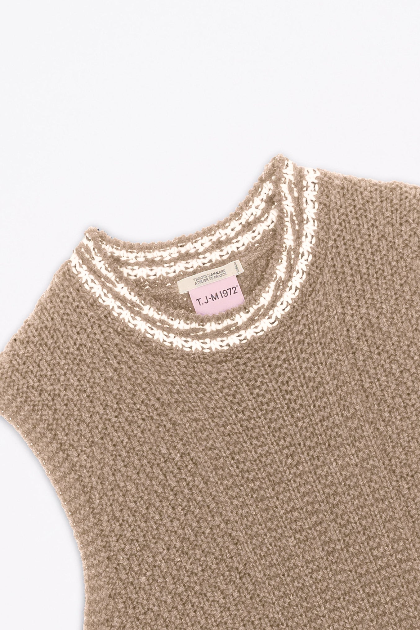 Produit Débardeur Méliné Taupe / Écru confectionné par la marque Parisienne Tricots Jean Marc 1972.