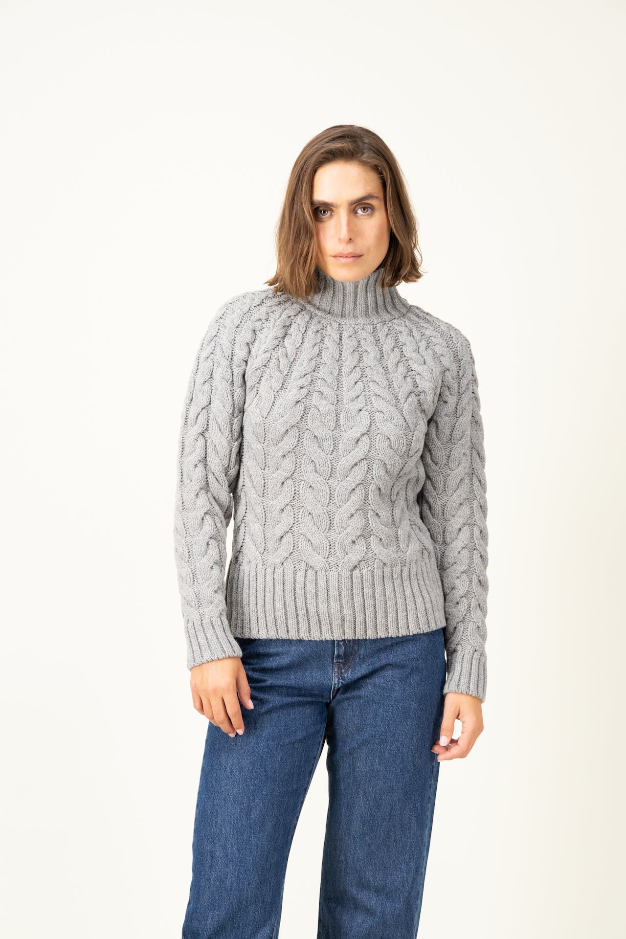 Produit Pull Méliné torsades gris chiné confectionné par la marque Parisienne Tricots Jean Marc 1972.