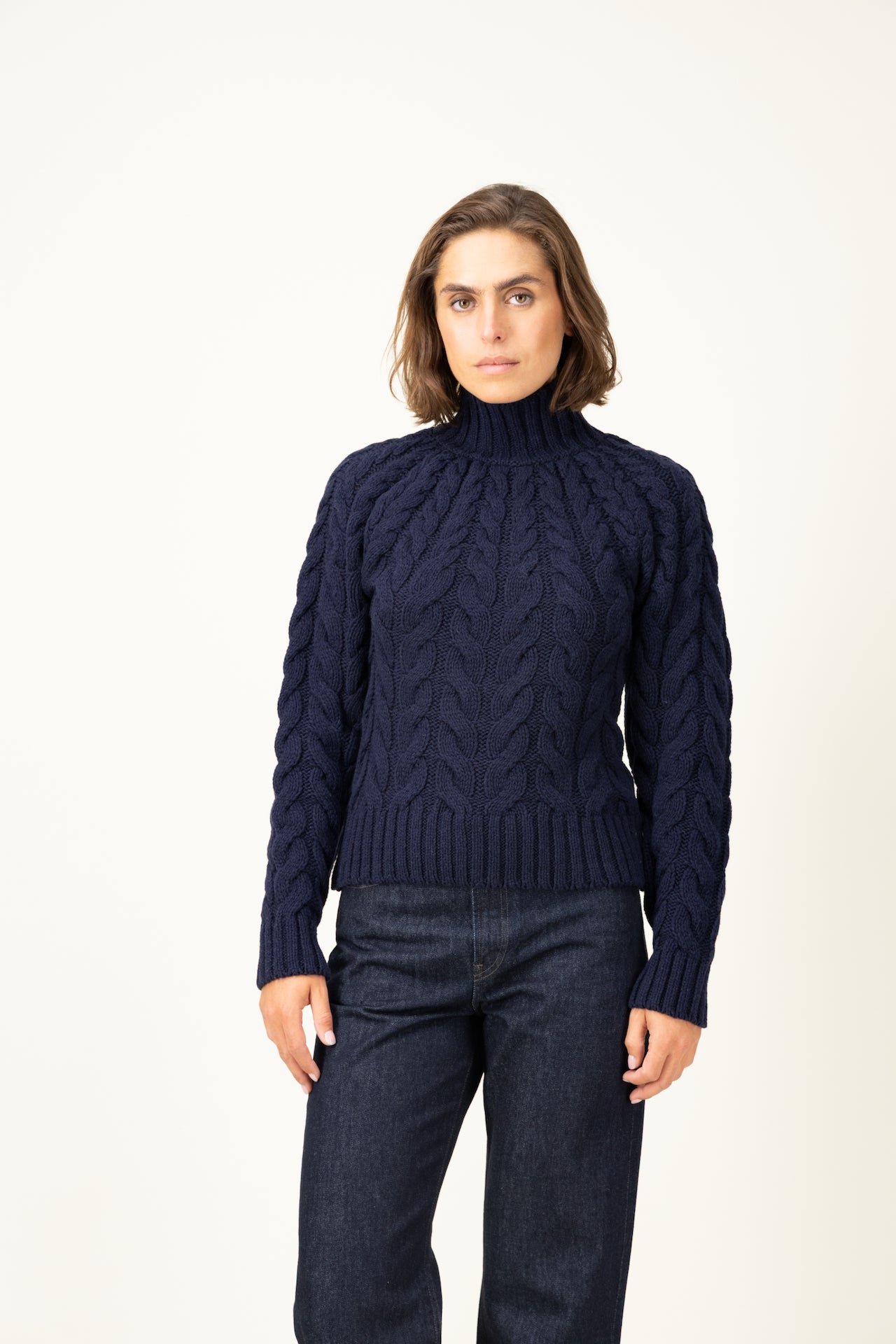 Produit Pull Méliné torsades marine confectionné par la marque Parisienne Tricots Jean Marc 1972.