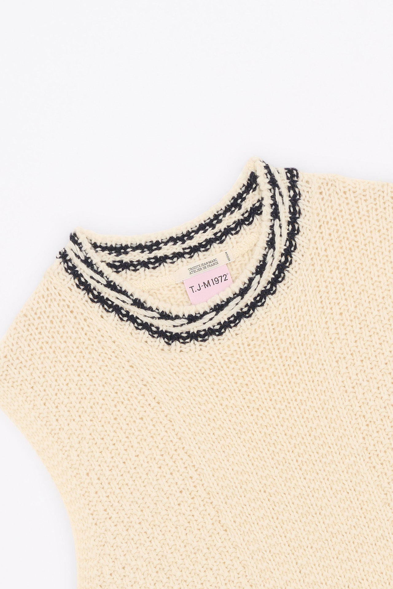 Produit Débardeur Méliné Écru / Marine confectionné par la marque Parisienne Tricots Jean Marc 1972.