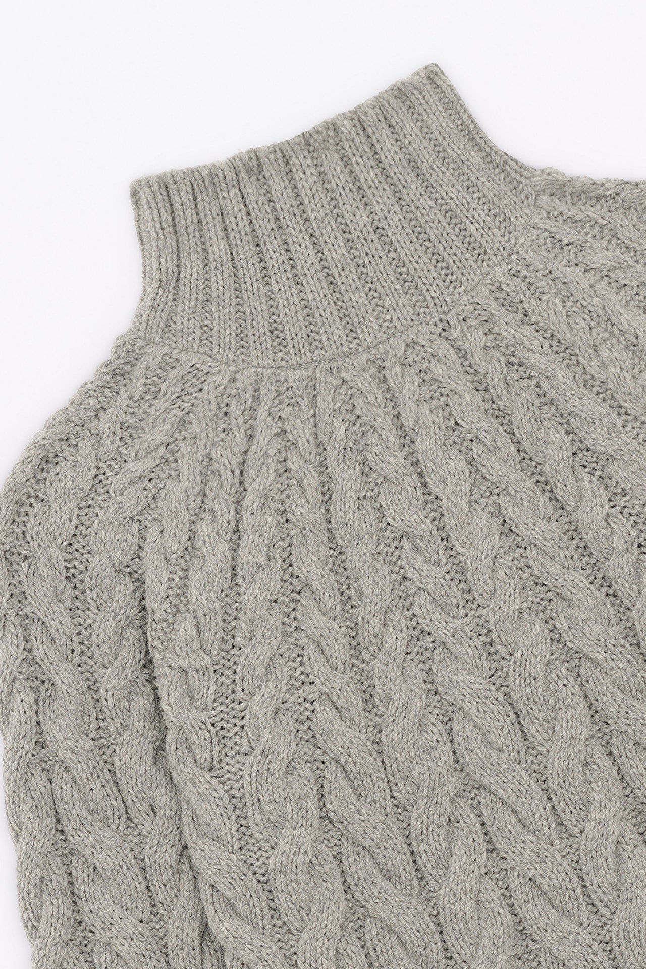 Produit Pull Méliné torsades gris chiné confectionné par la marque Parisienne Tricots Jean Marc 1972.