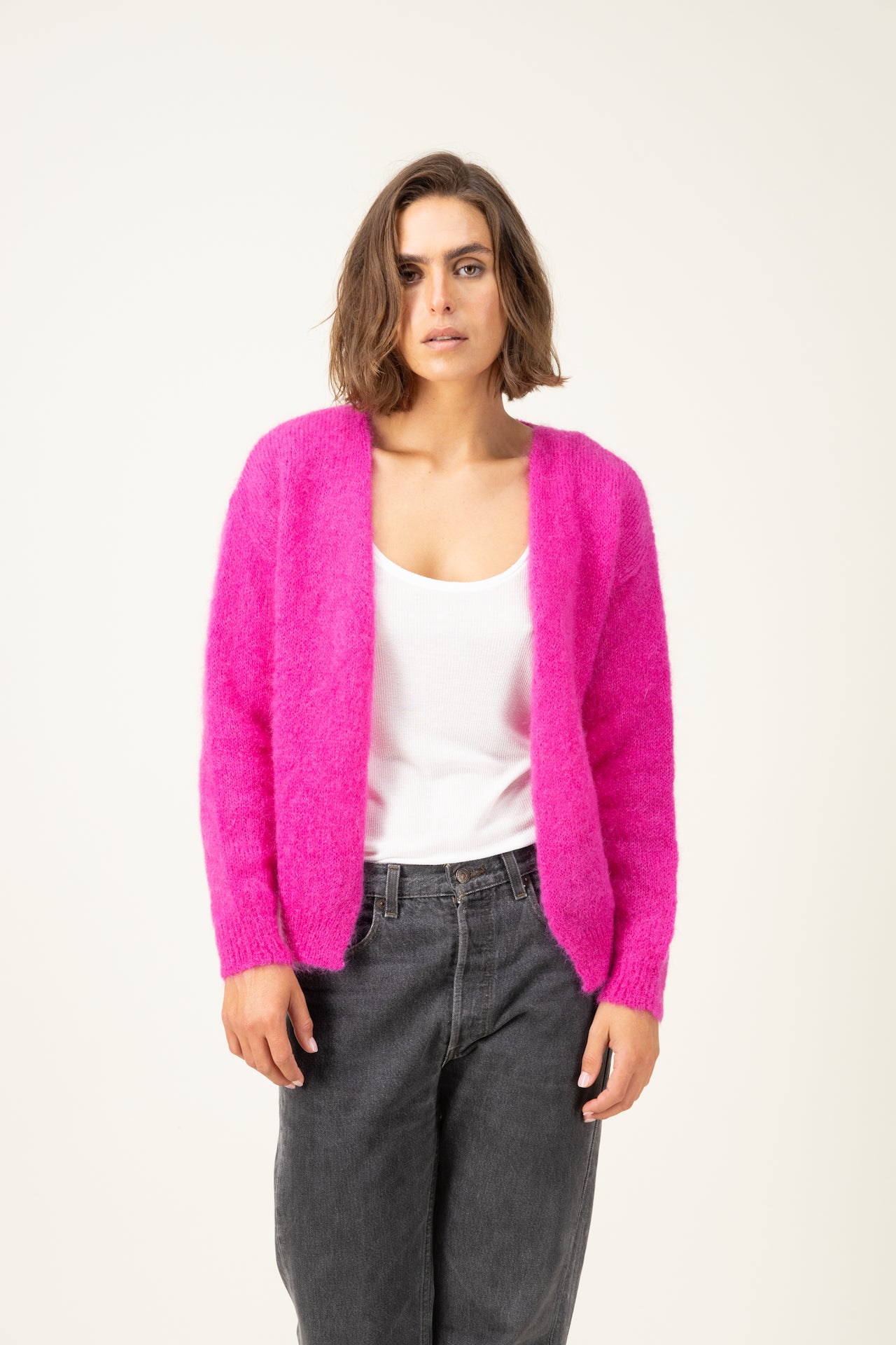 Produit Gilet Anouch fuchsia confectionné par la marque Parisienne Tricots Jean Marc 1972.