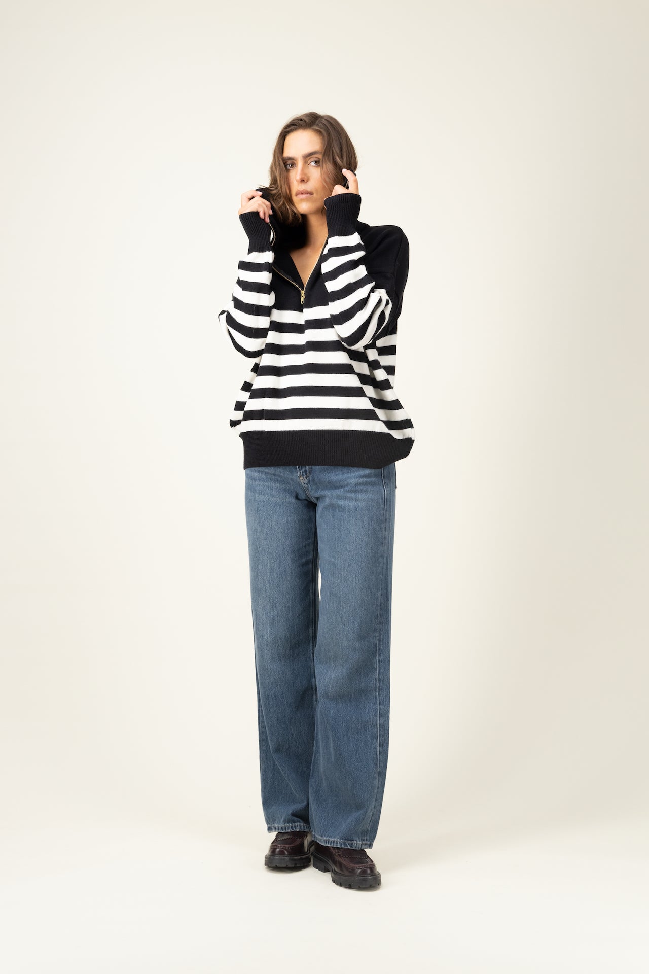 Produit Pull Aïda col zippé noir / écru confectionné par la marque Parisienne Tricots Jean Marc 1972.