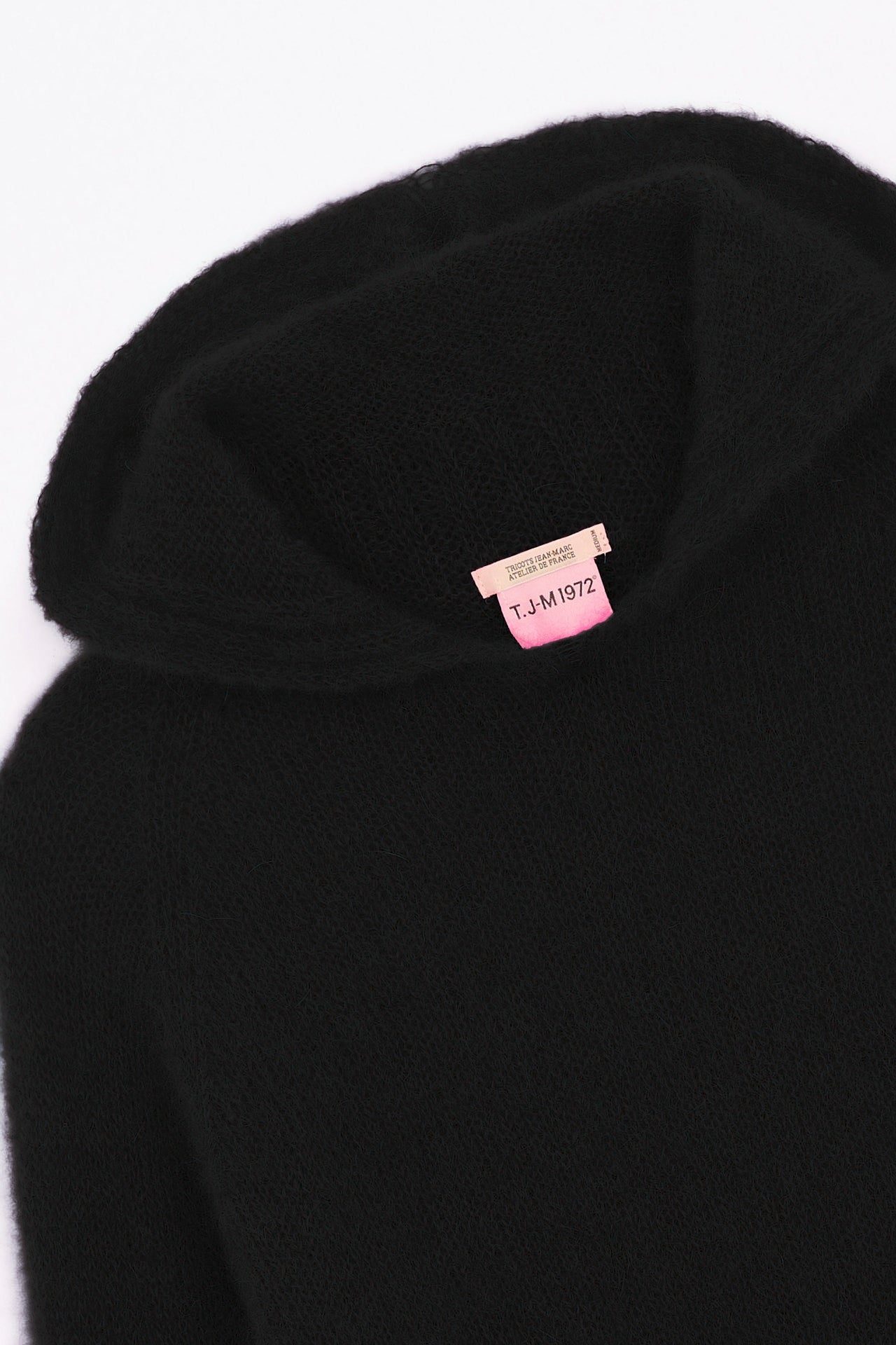 Produit Anouch capuche noir confectionné par la marque Parisienne Tricots Jean Marc 1972.