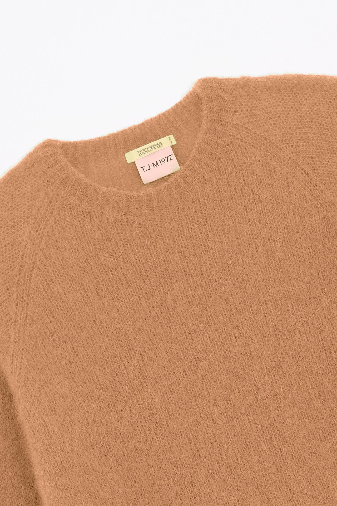 Produit Anouch col rond camel confectionné par la marque Parisienne Tricots Jean Marc 1972.