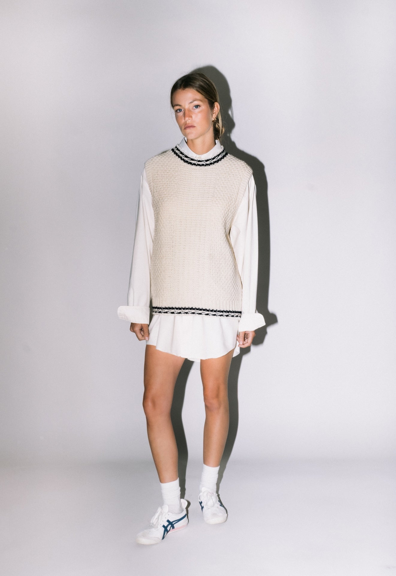 Produit Débardeur Méliné écru / marine confectionné par la marque Parisienne Tricots Jean Marc 1972.