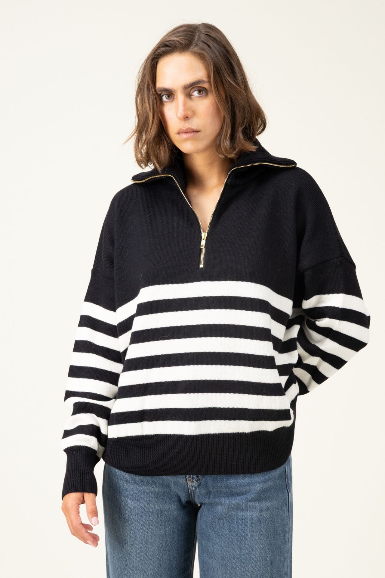 Produit Pull Aïda col zippé noir/blanc confectionné par la marque Parisienne Tricots Jean Marc 1972.