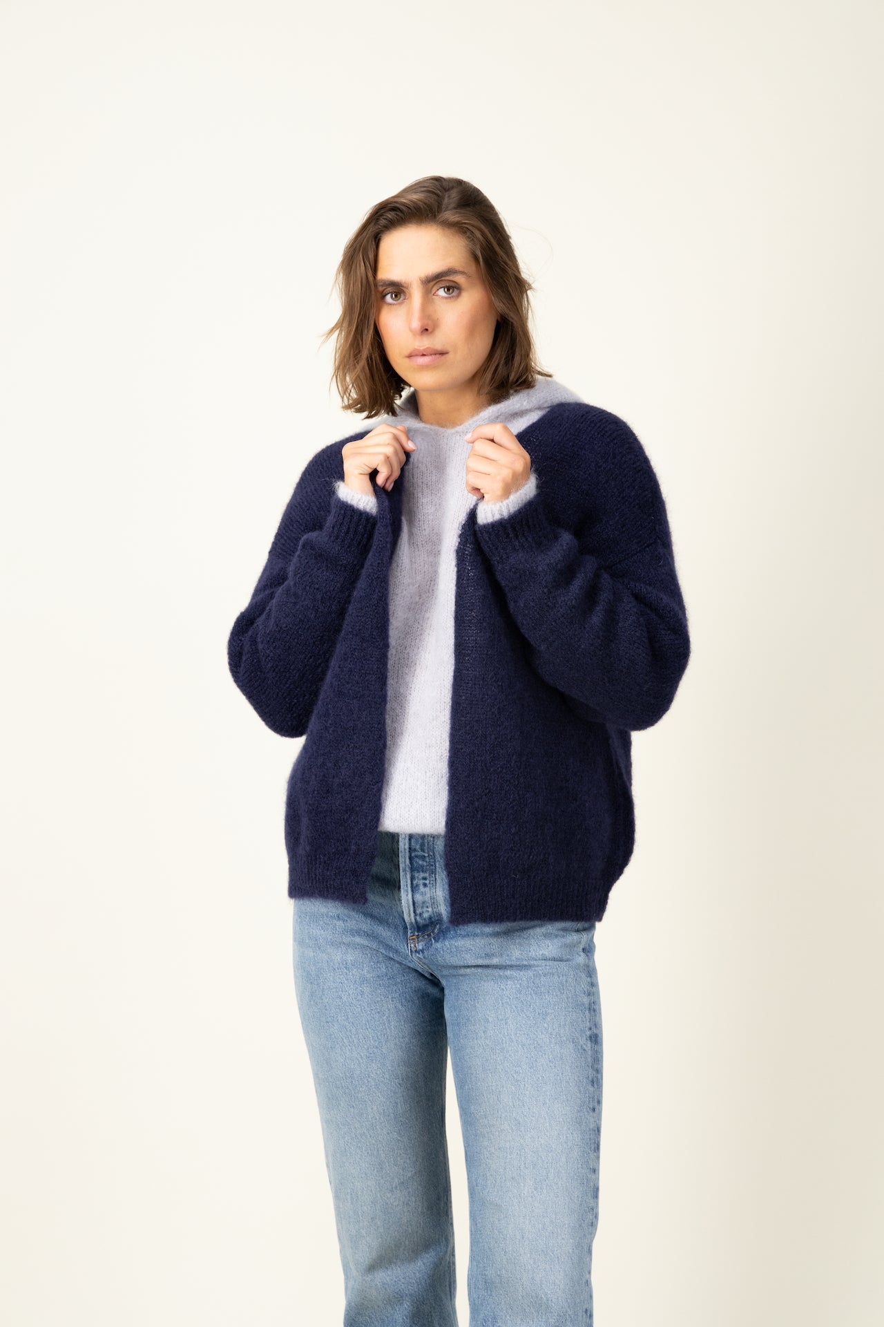 Produit Gilet Anouch marine confectionné par la marque Parisienne Tricots Jean Marc 1972.
