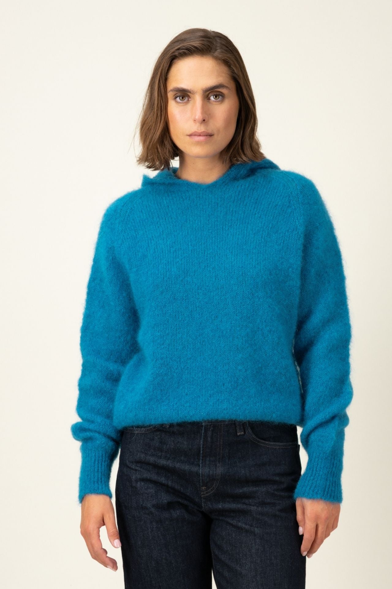 Produit Anouch capuche Bleu canard confectionné par la marque Parisienne Tricots Jean Marc 1972.