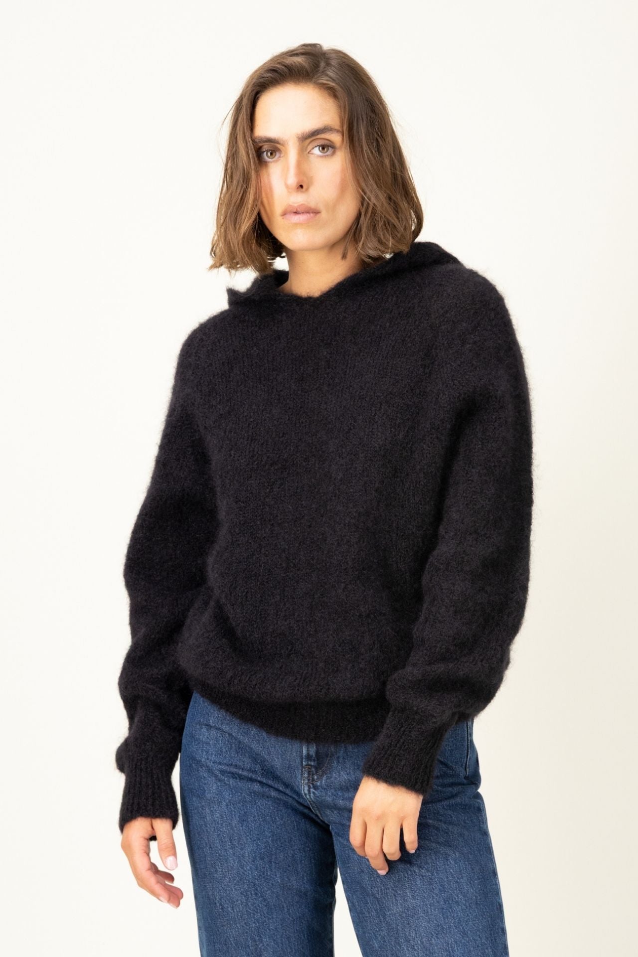 Produit Anouch hooded sweater confectionné par la marque Parisienne Tricots Jean Marc 1972.