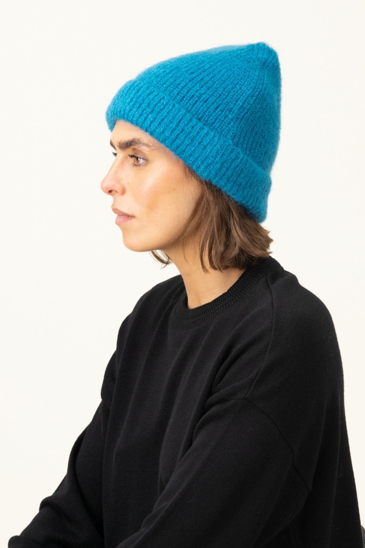 Produit Bonnet Anouch bleu canard confectionné par la marque Parisienne Tricots Jean Marc 1972.