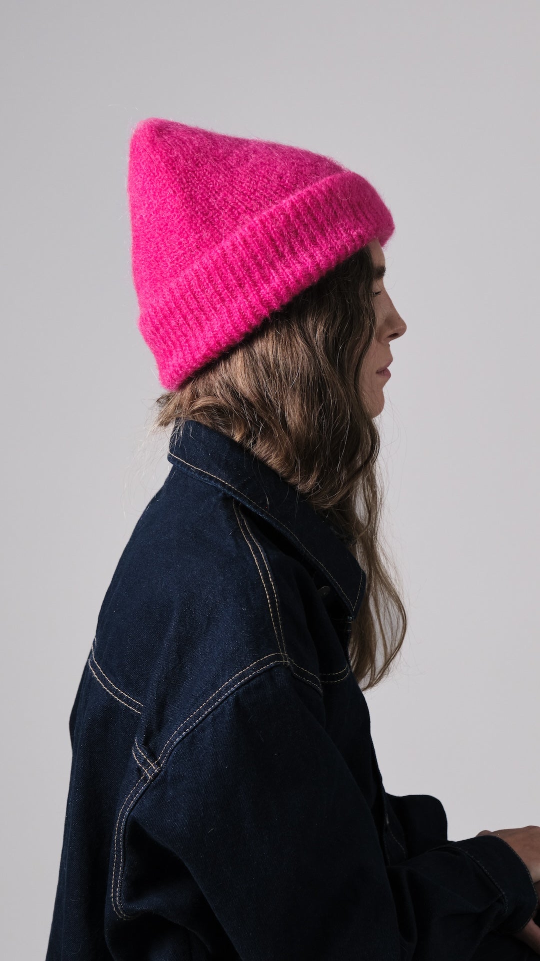 Produit Bonnet Anouch Fuchsia confectionné par la marque Parisienne Tricots Jean Marc 1972.