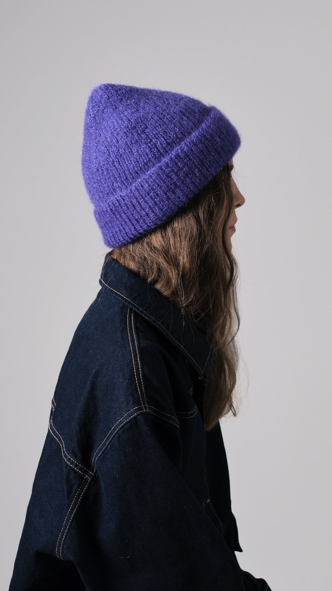 Produit Bonnet Anouch Violet confectionné par la marque Parisienne Tricots Jean Marc 1972.