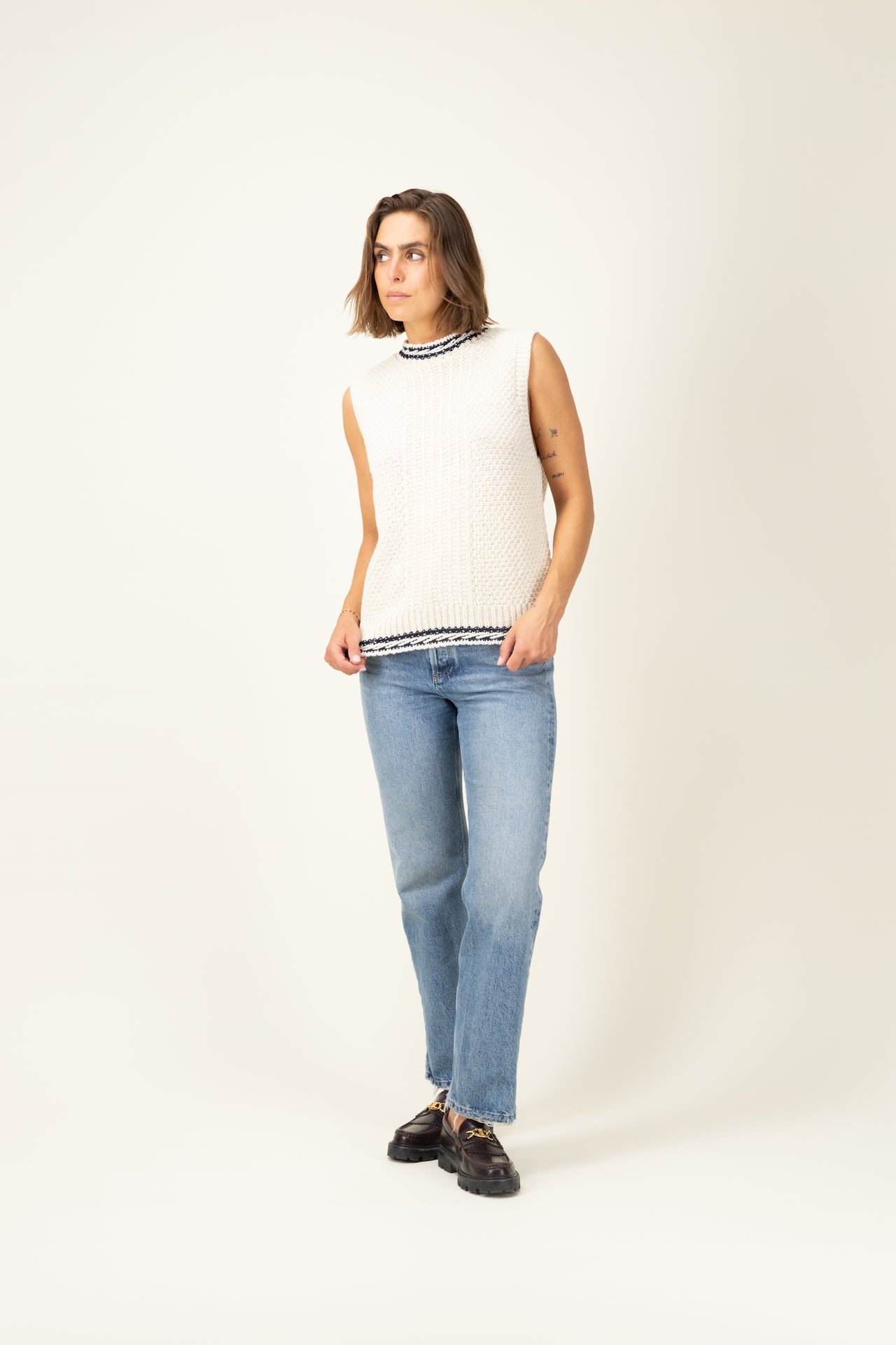Produit Débardeur Méliné écru/marine confectionné par la marque Parisienne Tricots Jean Marc 1972.