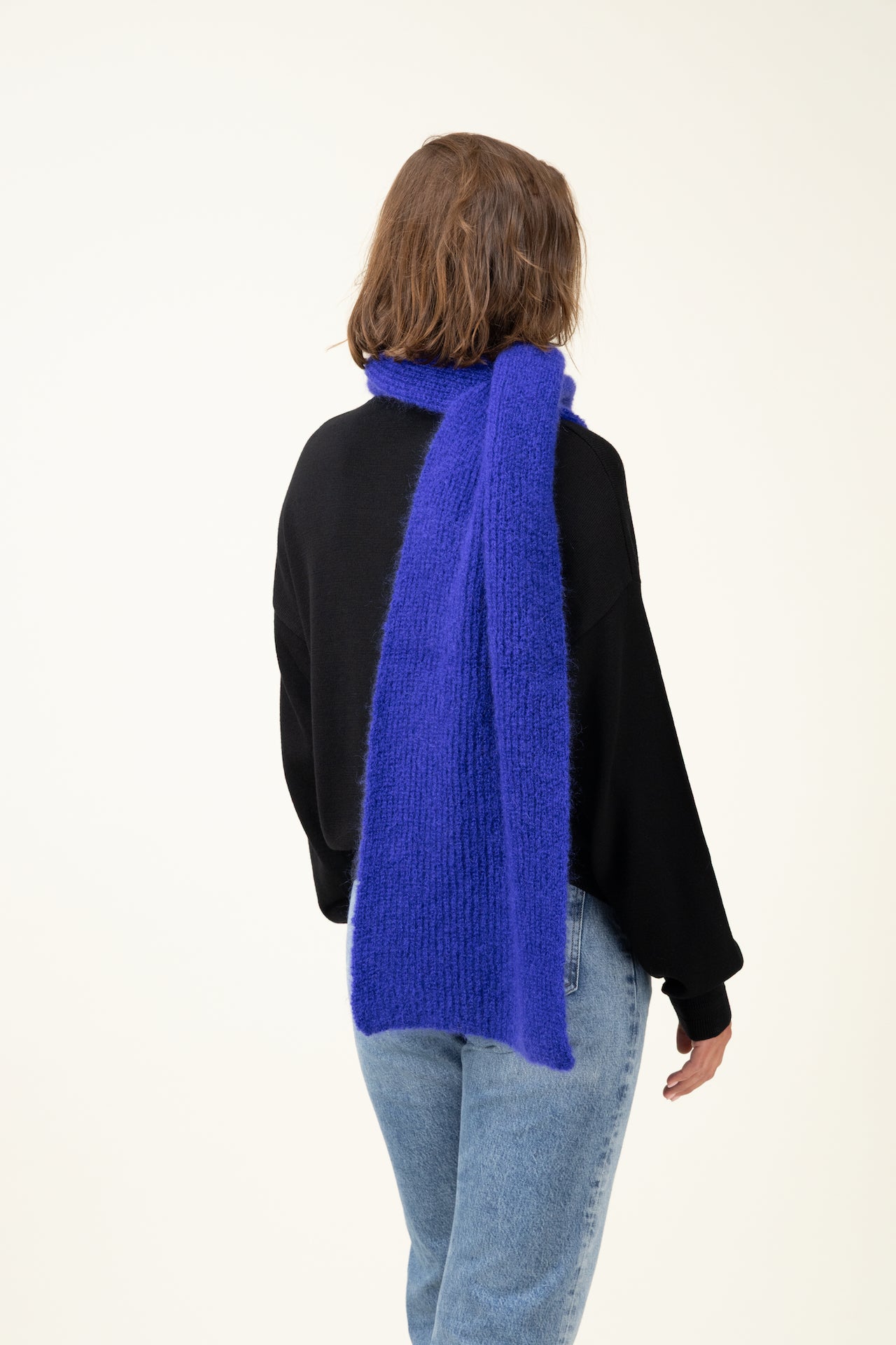 Produit Echarpe Anouch bleu violet confectionné par la marque Parisienne Tricots Jean Marc 1972.