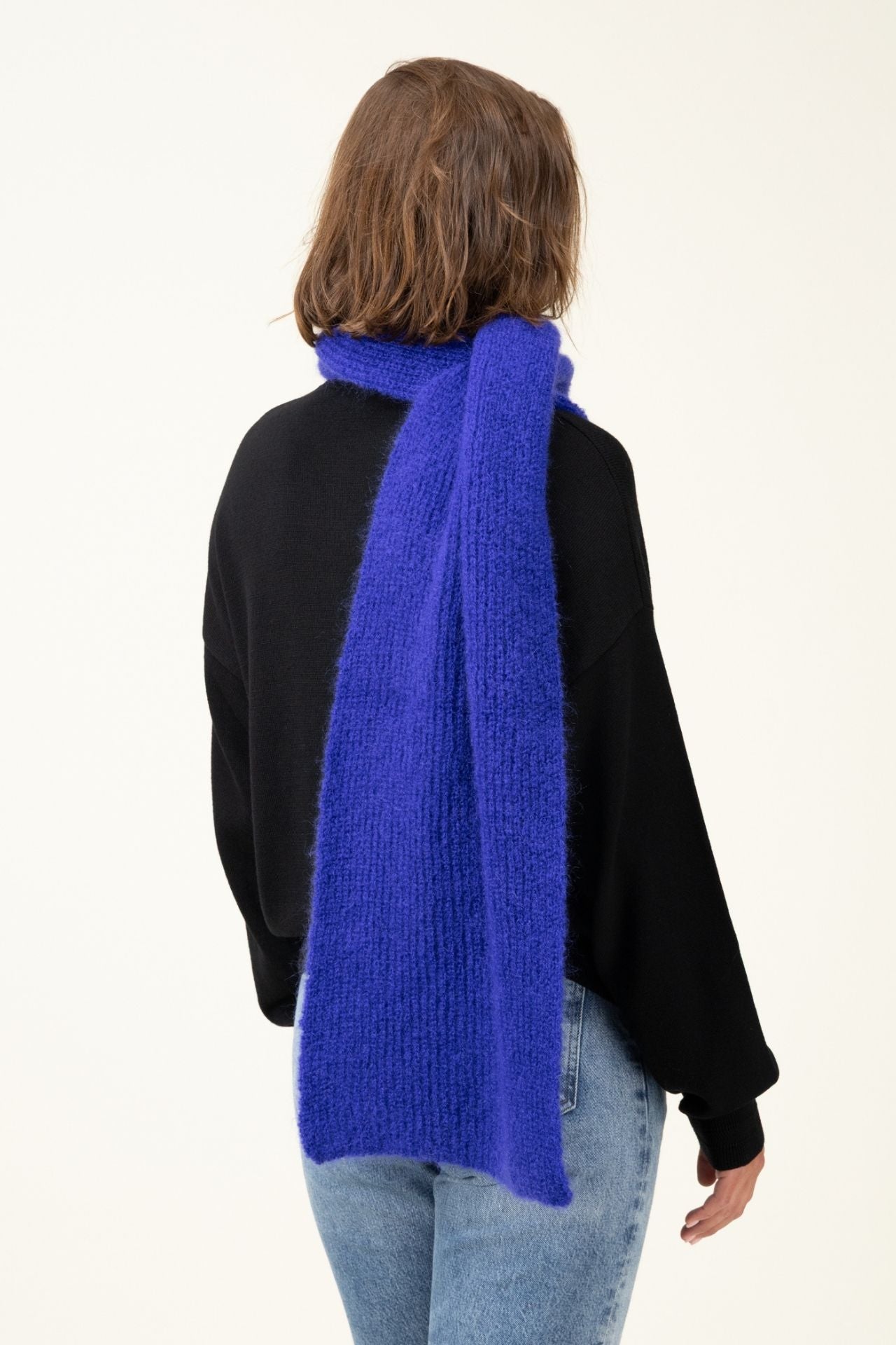 Produit Echarpe Anouch bleu violet confectionné par la marque Parisienne Tricots Jean Marc 1972.