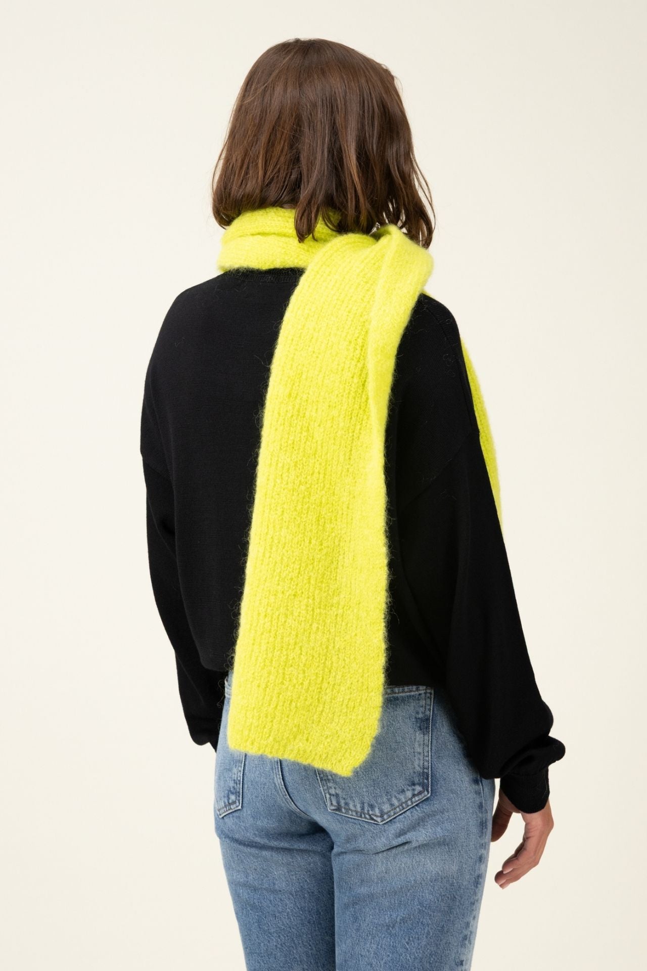 Produit Echarpe Anouch citron acide confectionné par la marque Parisienne Tricots Jean Marc 1972.