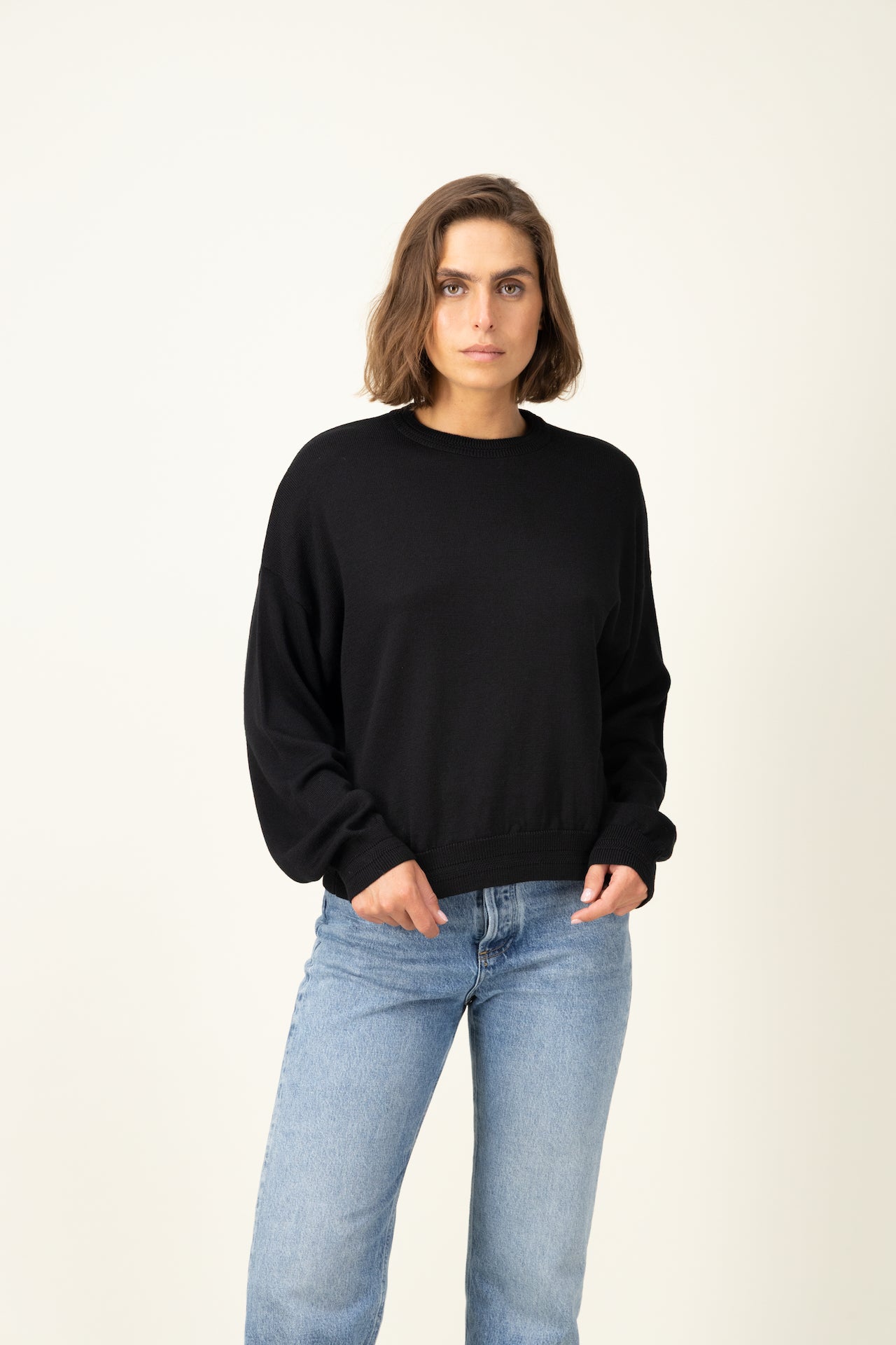 Produit Loucine col rond Noir confectionné par la marque Parisienne Tricots Jean Marc 1972.