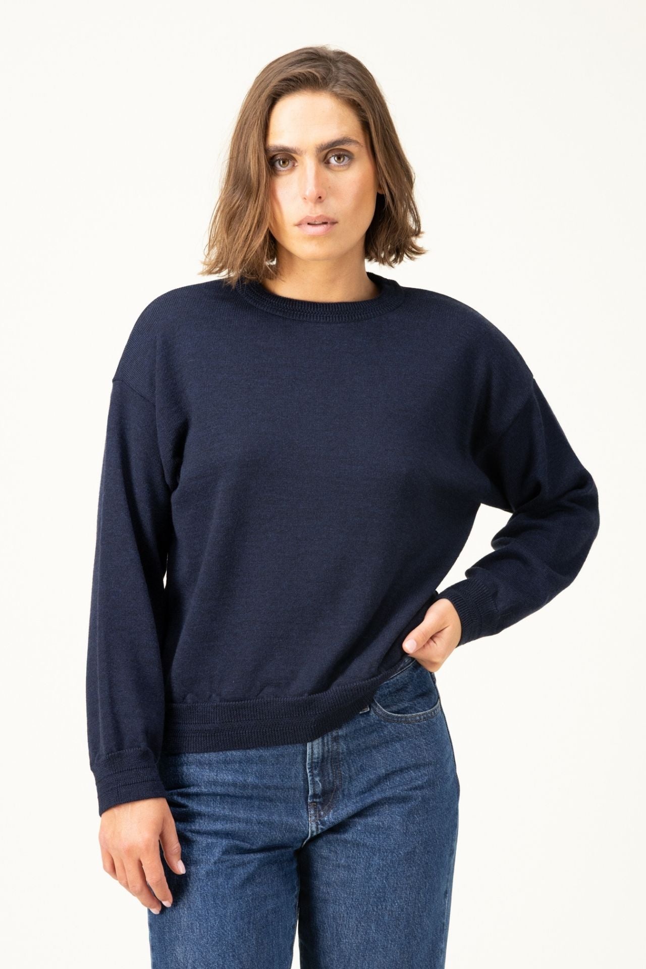 Produit Loucine col rond Marine confectionné par la marque Parisienne Tricots Jean Marc 1972.