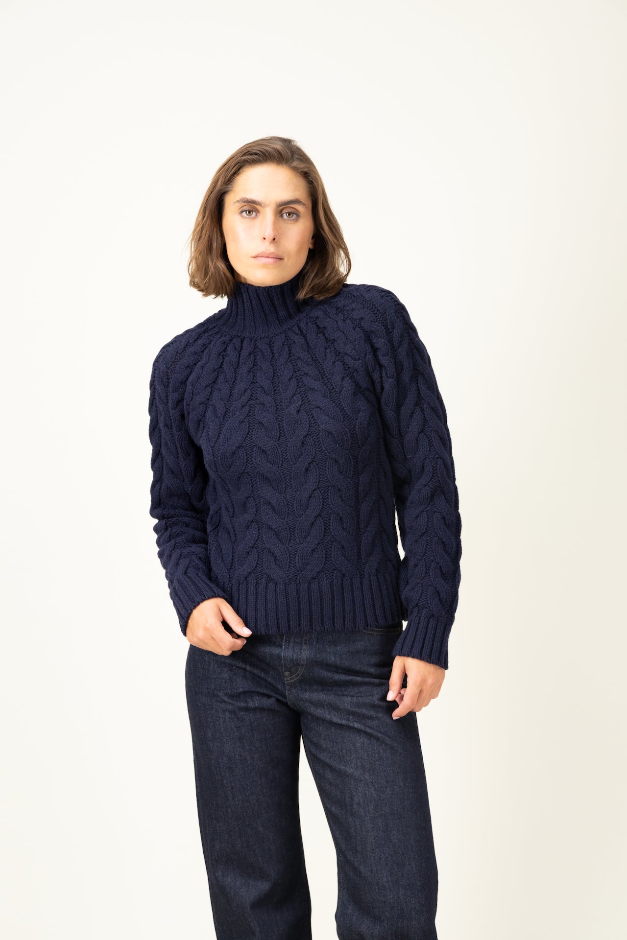 Produit Pull Méliné torsades marine confectionné par la marque Parisienne Tricots Jean Marc 1972.