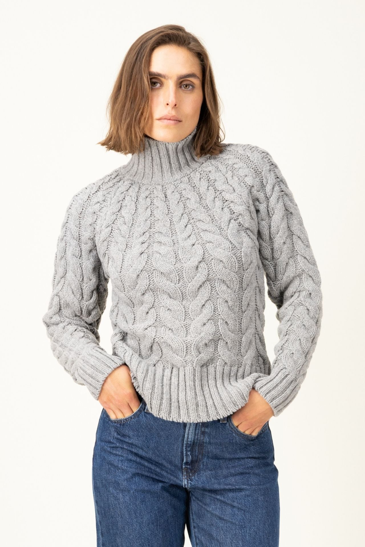 Produit Pull Méliné torsades gris chiné confectionné par la marque Parisienne Tricots Jean Marc 1972.