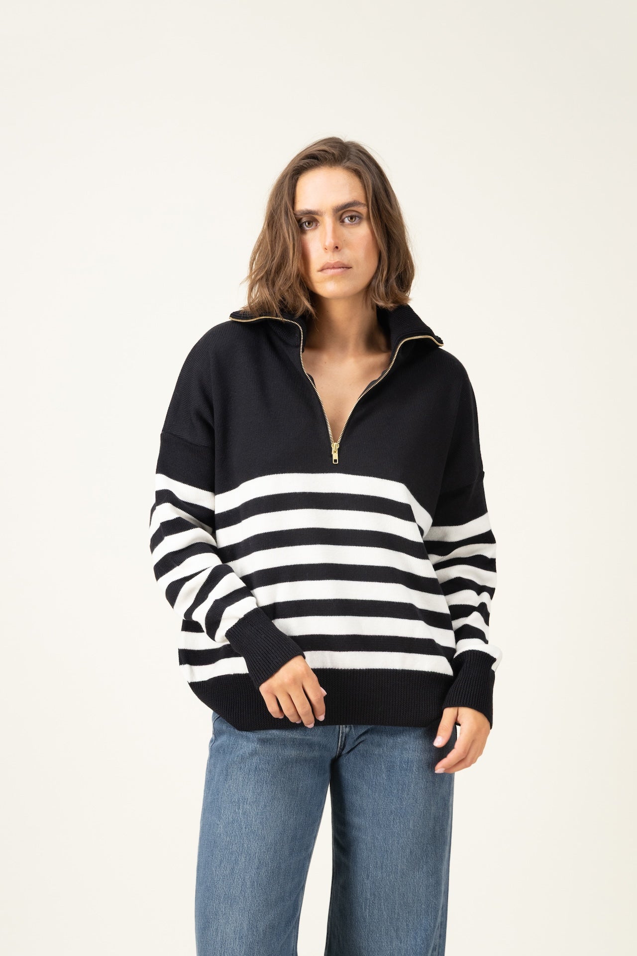 Produit Pull Aïda col zippé noir / écru confectionné par la marque Parisienne Tricots Jean Marc 1972.