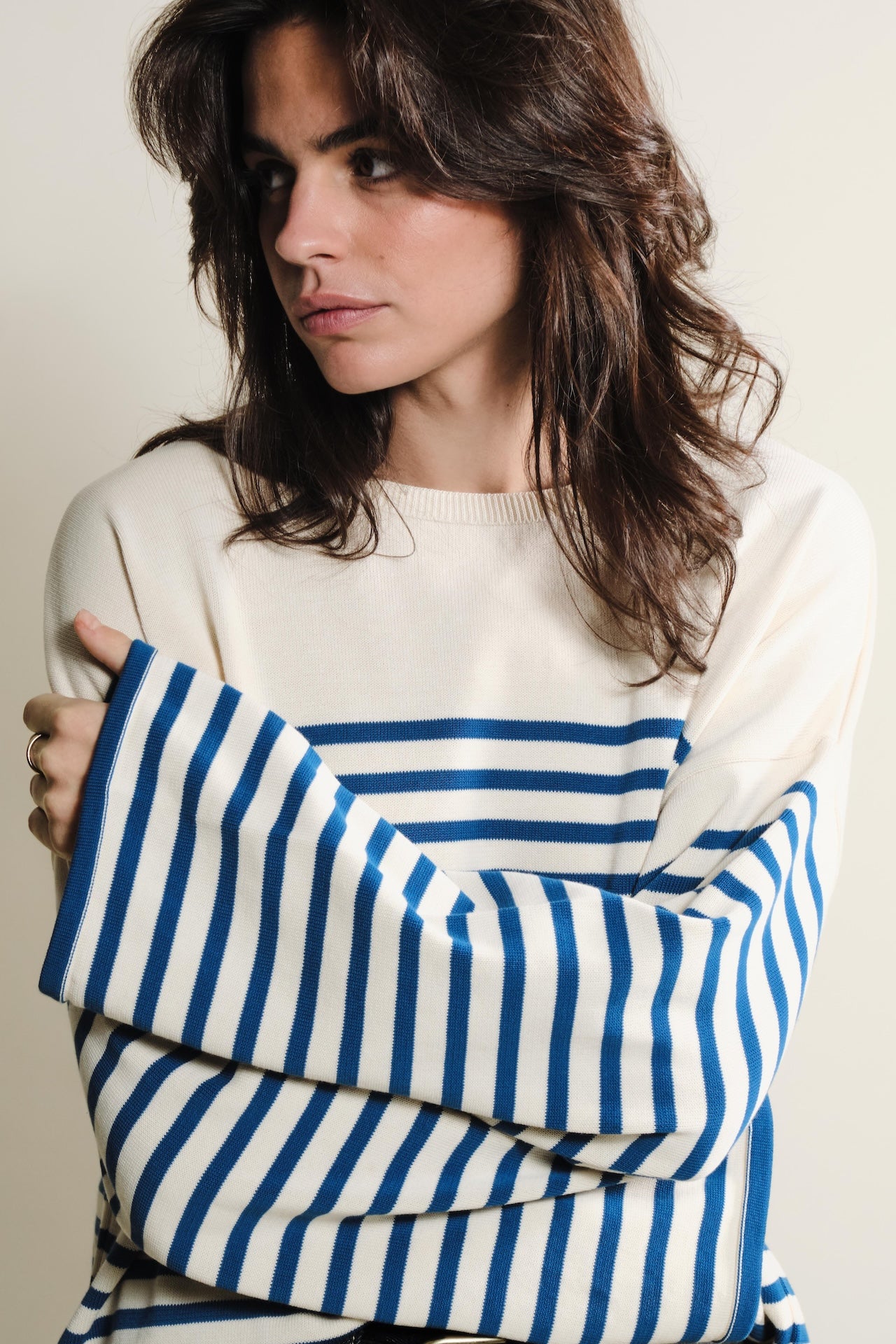 Produit Lori manches longues Naturel / Bleu roi confectionné par la marque Parisienne Tricots Jean Marc 1972.