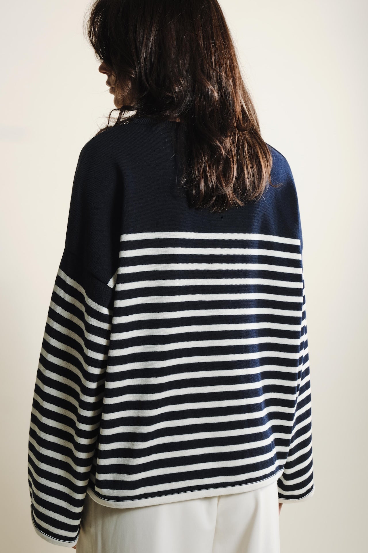 Produit Lori manches longues Marine / Naturel confectionné par la marque Parisienne Tricots Jean Marc 1972.