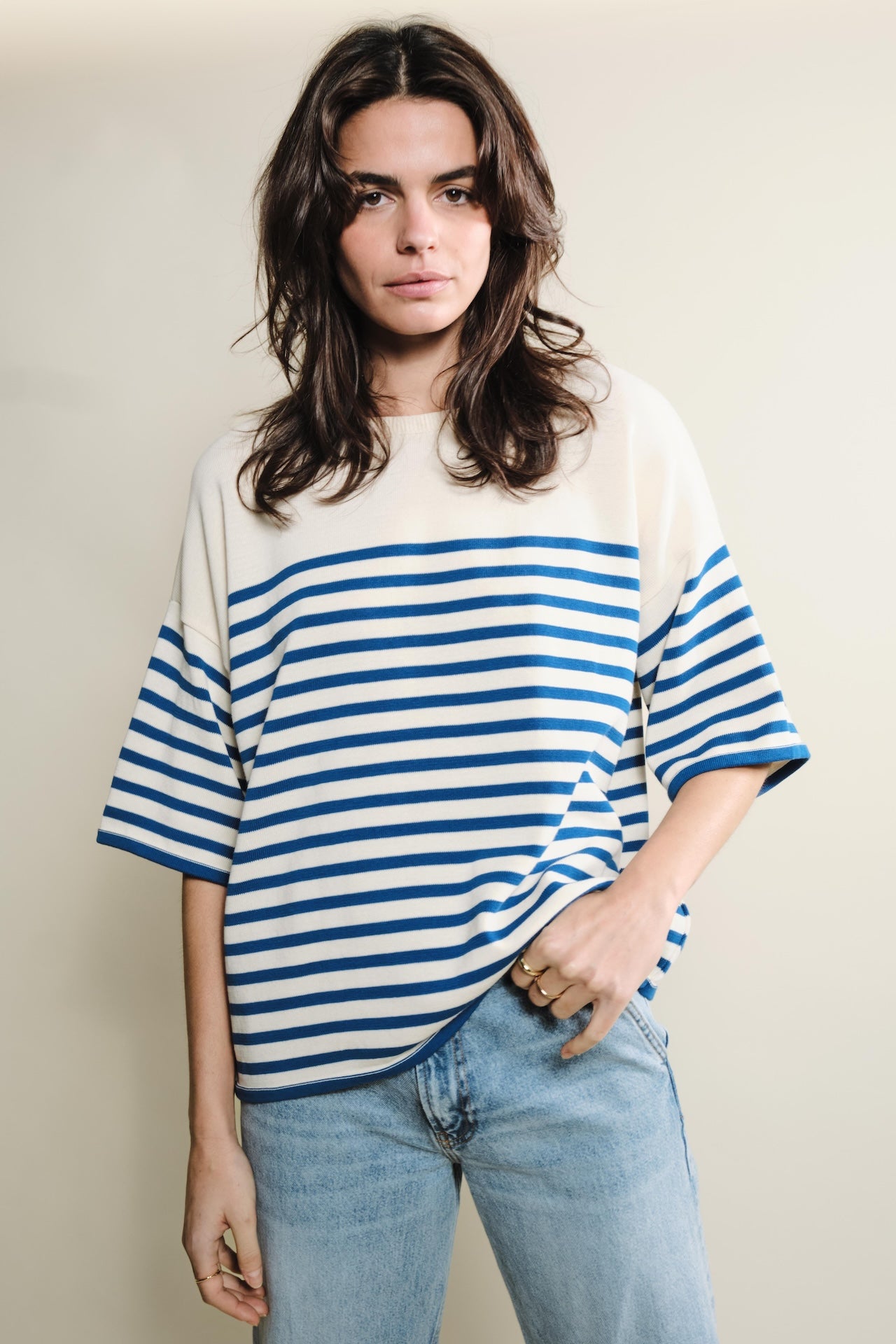 Produit Lori manches courtes Naturel / Bleu roi confectionné par la marque Parisienne Tricots Jean Marc 1972.