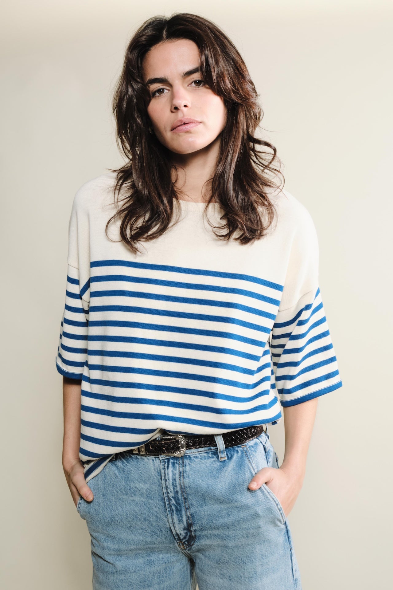 Produit Lori manches courtes Naturel / Bleu roi confectionné par la marque Parisienne Tricots Jean Marc 1972.