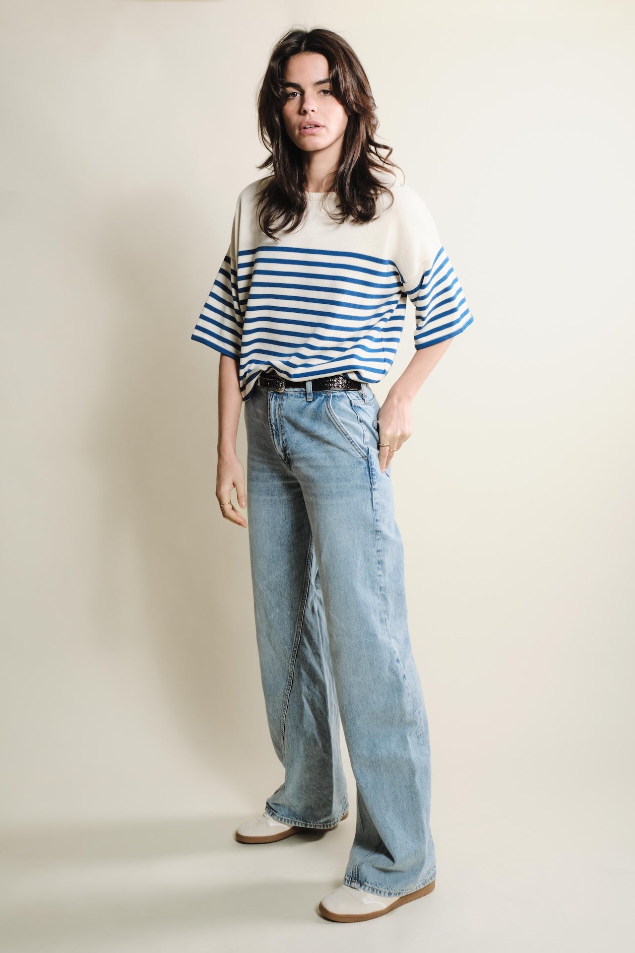 Produit Lori manches courtes Naturel / Bleu roi confectionné par la marque Parisienne Tricots Jean Marc 1972.