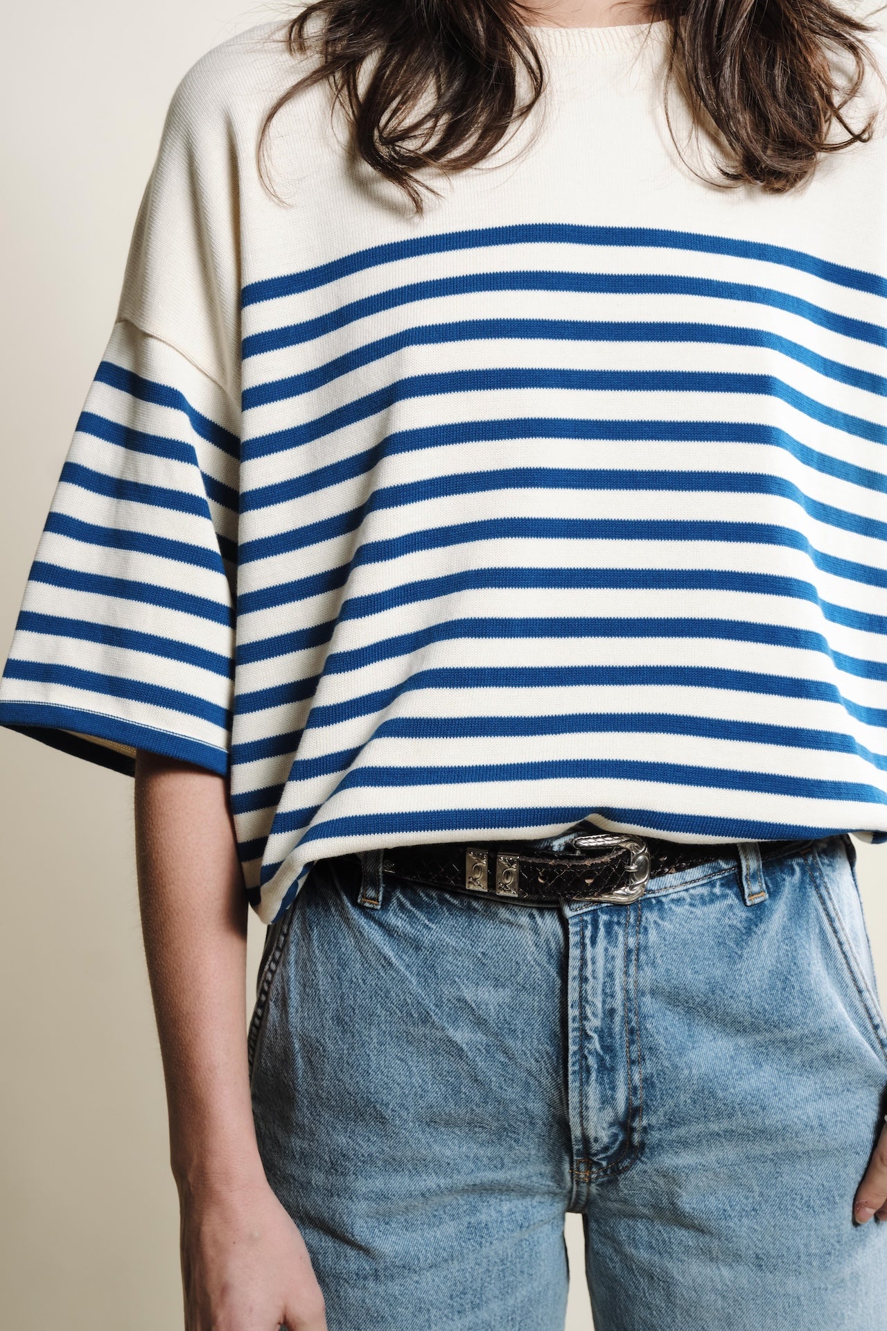 Produit Lori manches courtes Naturel / Bleu roi confectionné par la marque Parisienne Tricots Jean Marc 1972.