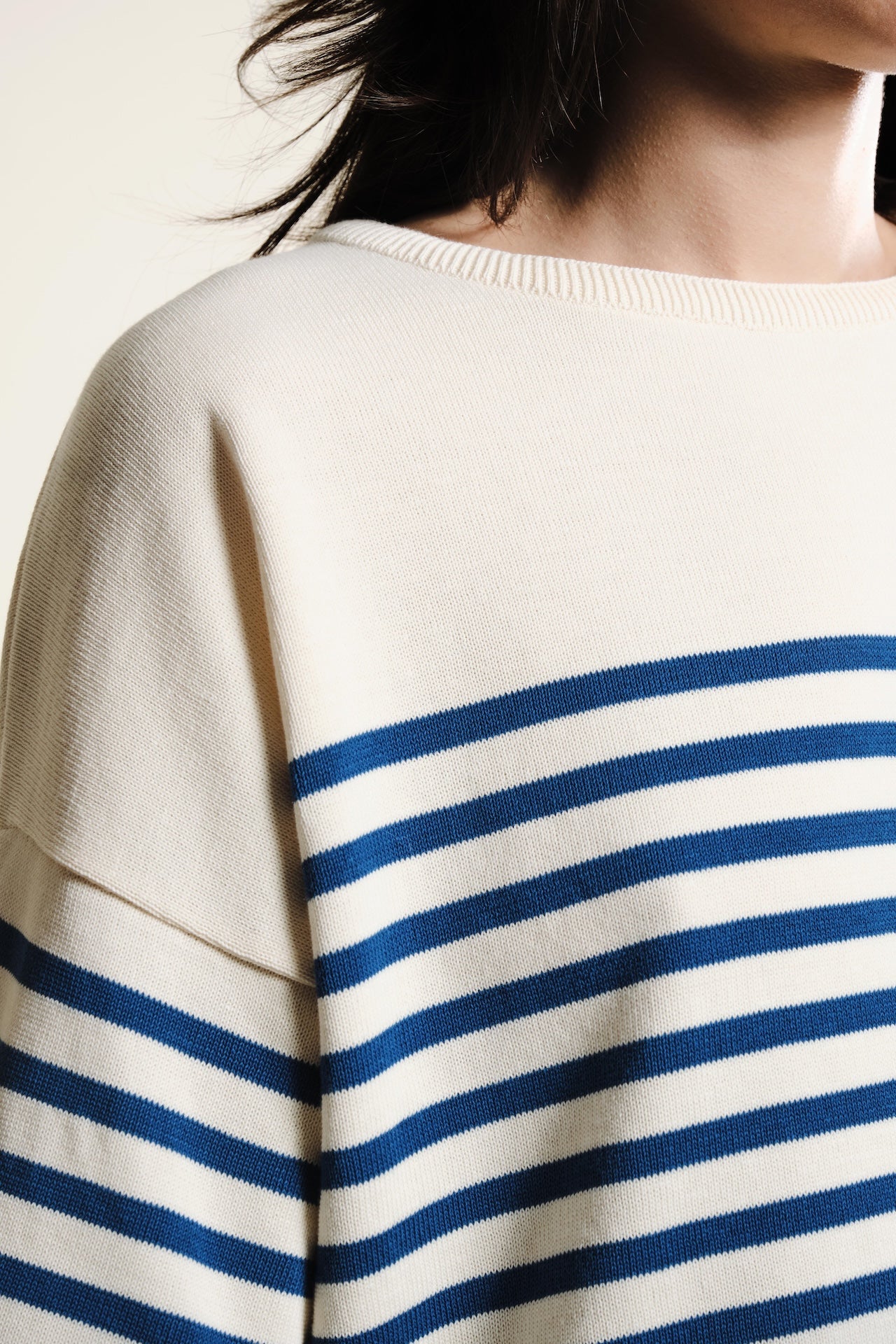 Produit Lori manches courtes Naturel / Bleu roi confectionné par la marque Parisienne Tricots Jean Marc 1972.