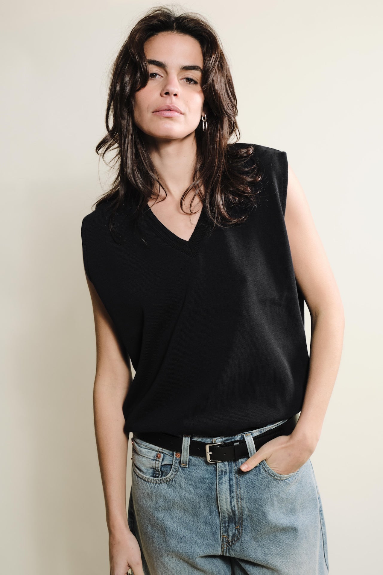 Produit Débardeur Loucine Noir confectionné par la marque Parisienne Tricots Jean Marc 1972.