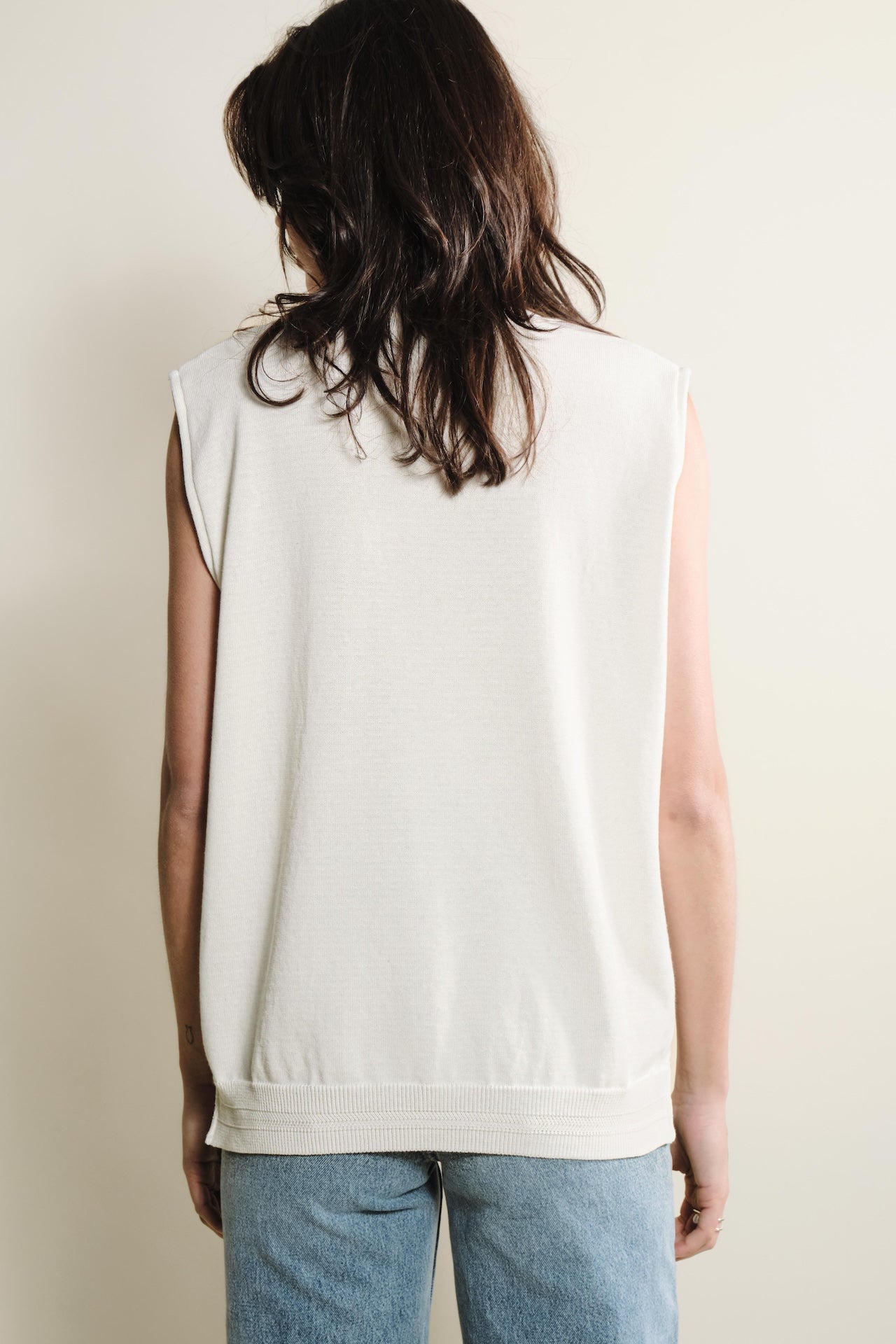 Produit Débardeur Loucine Écru confectionné par la marque Parisienne Tricots Jean Marc 1972.