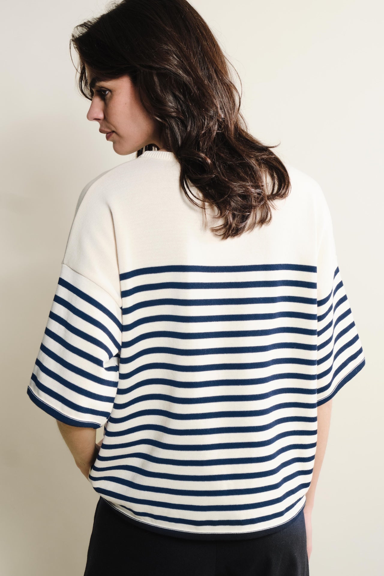 Produit Lori manches courtes Naturel / Marine confectionné par la marque Parisienne Tricots Jean Marc 1972.